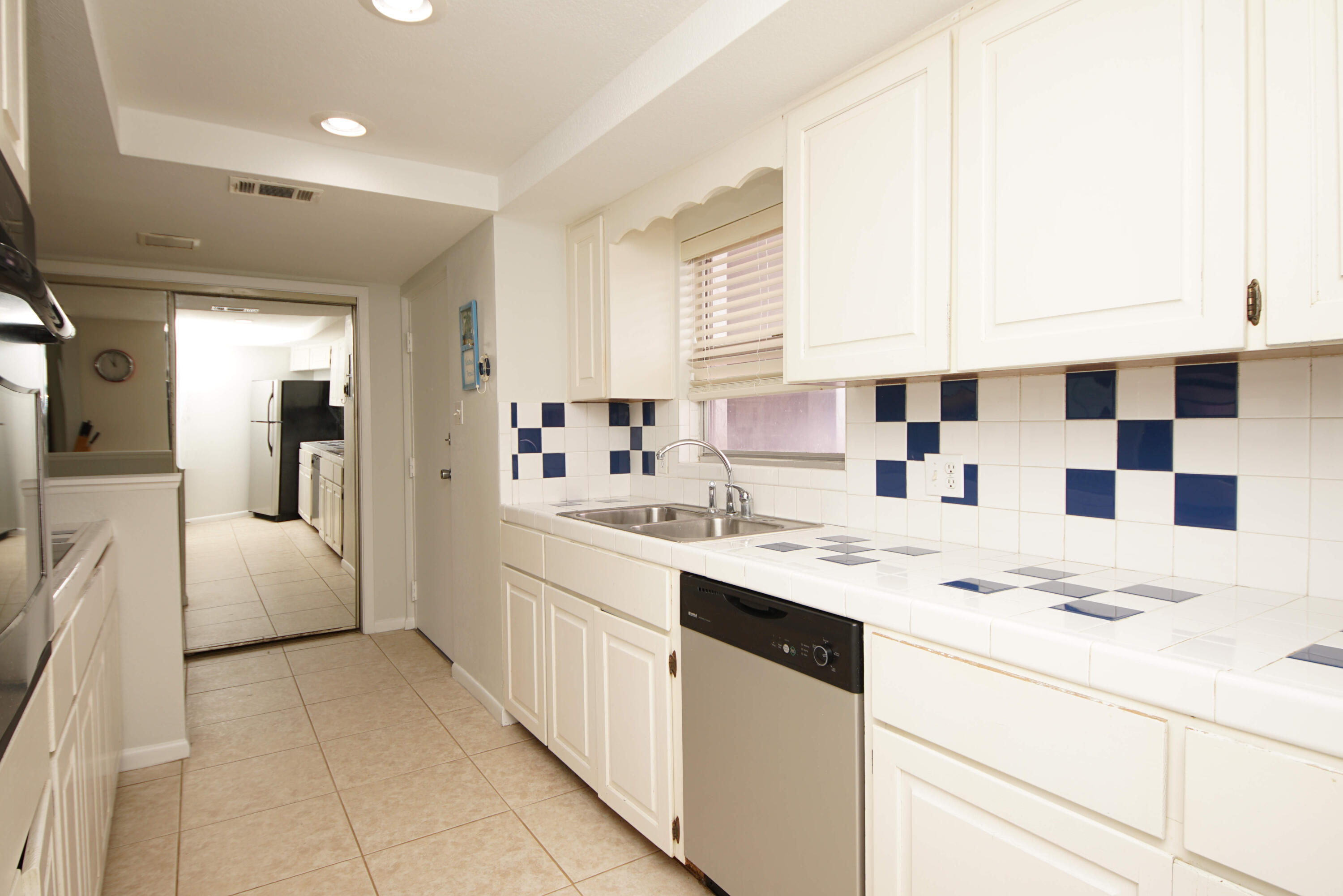 El MAtador Condominiums - Residential