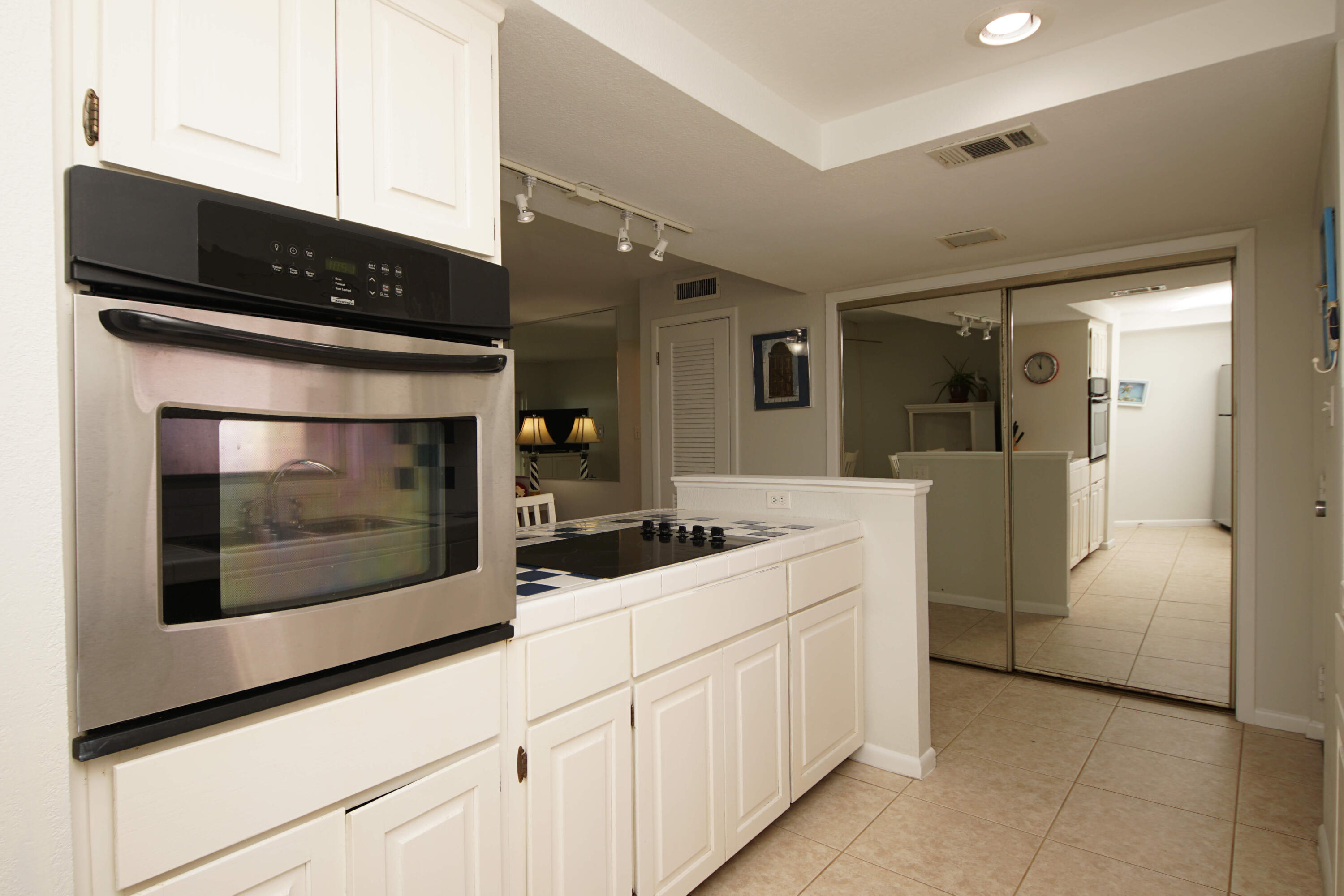 El MAtador Condominiums - Residential