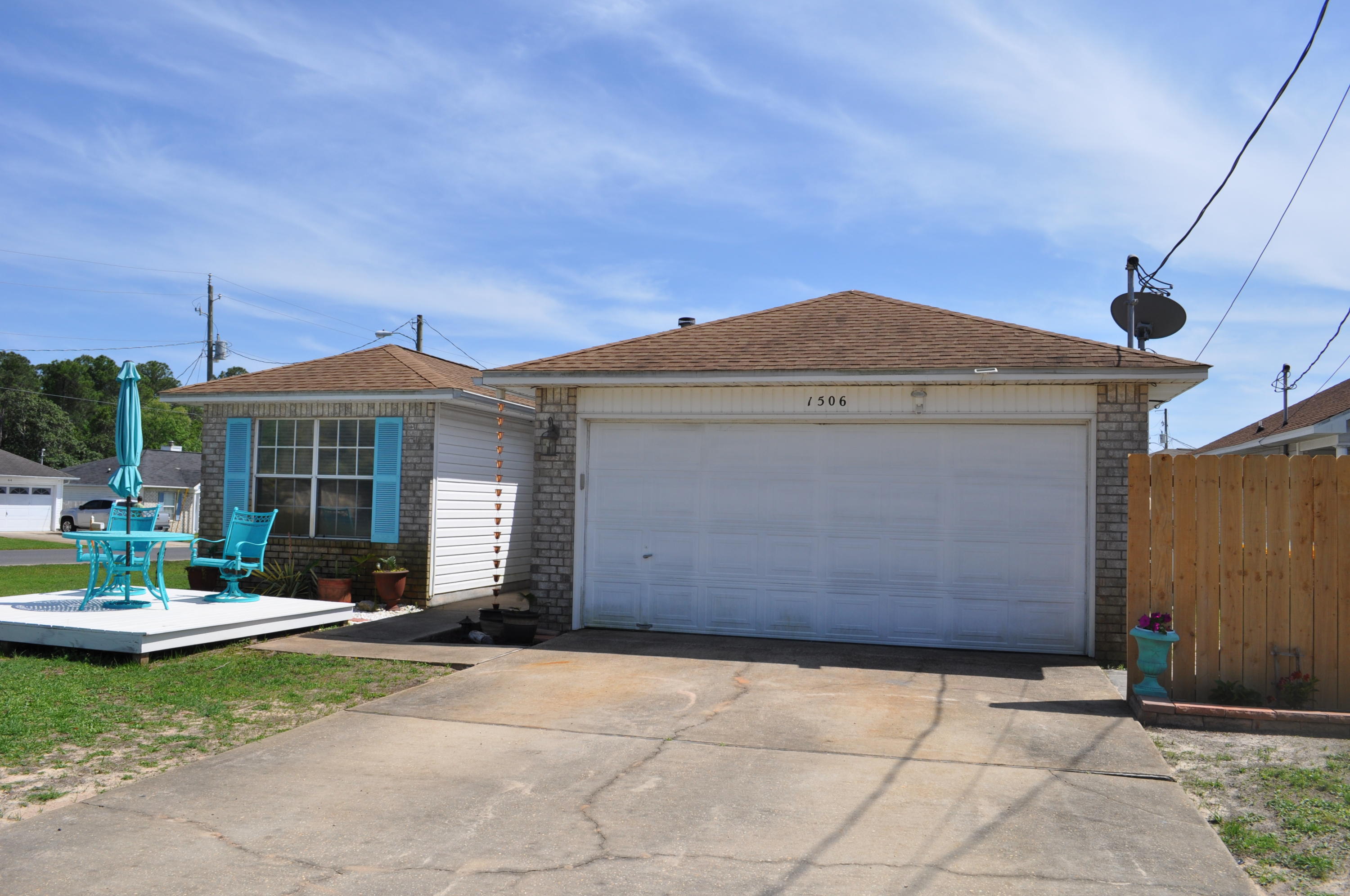 Exceptional home located within close proximity to Hurlburt Air Force Base! This 3bd/2ba home offers an open living space, split bedrooms, new carpeting in guest bedrooms, a walk-in master bedroom closet, a fenced in backyard, and a back deck for all of your summer grilling.