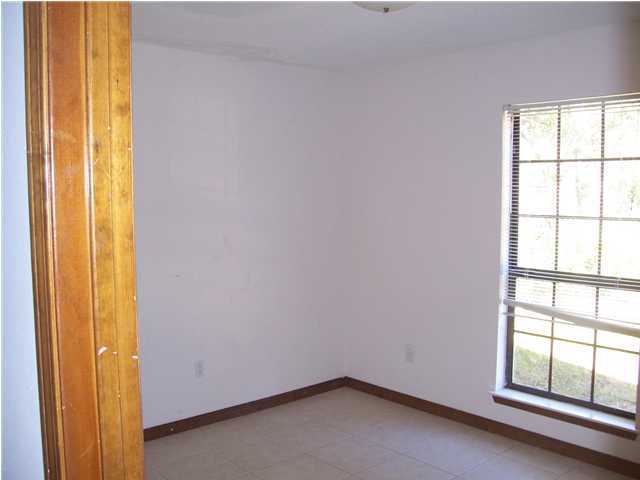 VALPARAISO PINECREST 5 - Residential Lease