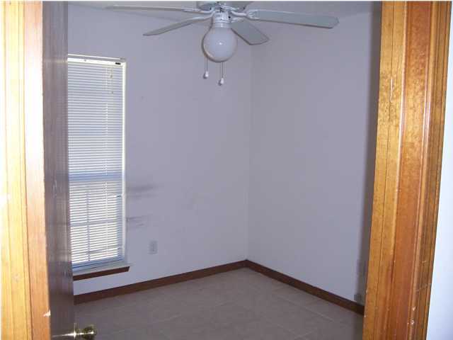 VALPARAISO PINECREST 5 - Residential Lease