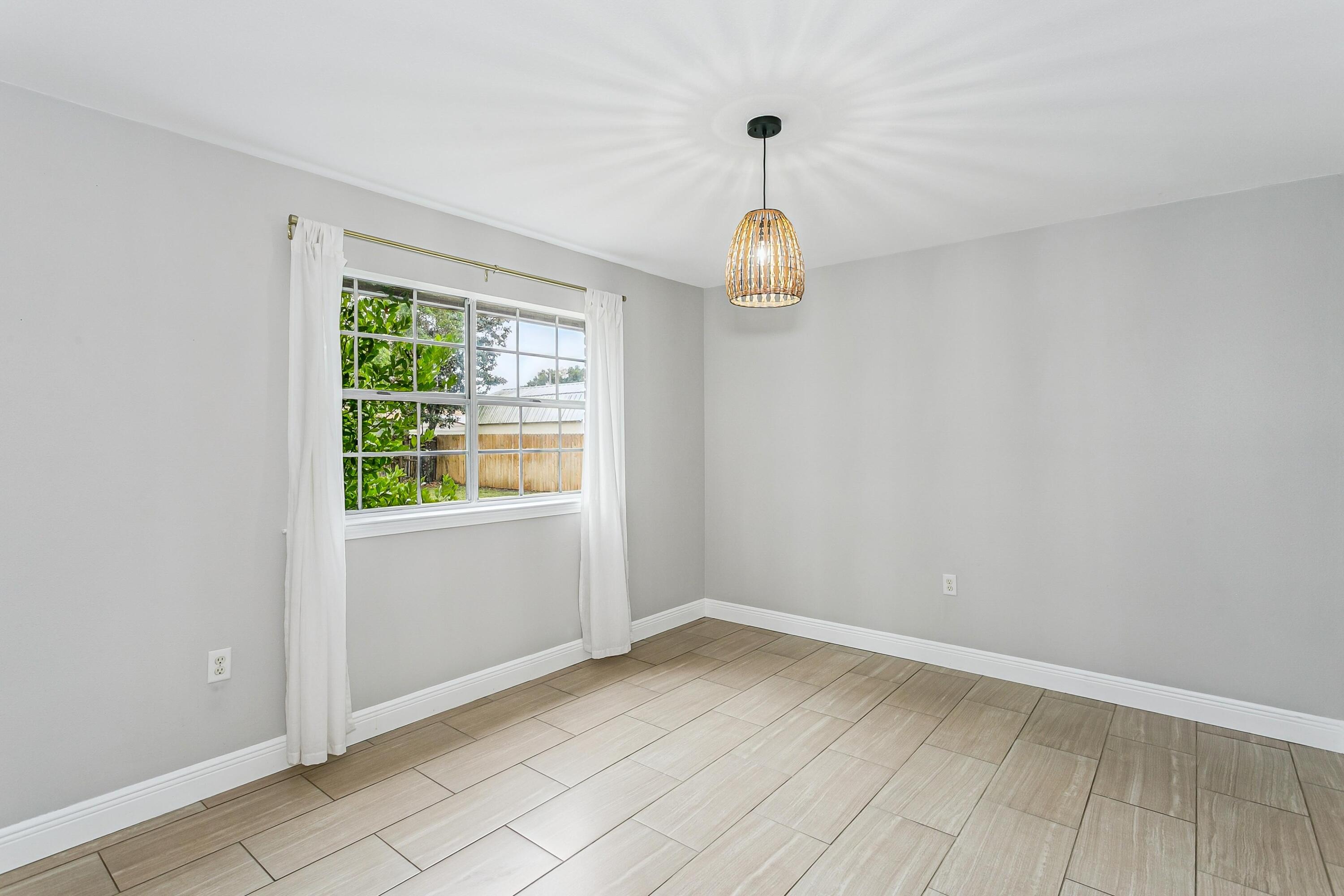 CASA LOMA S/D LOT 20 BLK 4 LESS W 3 FT - Residential