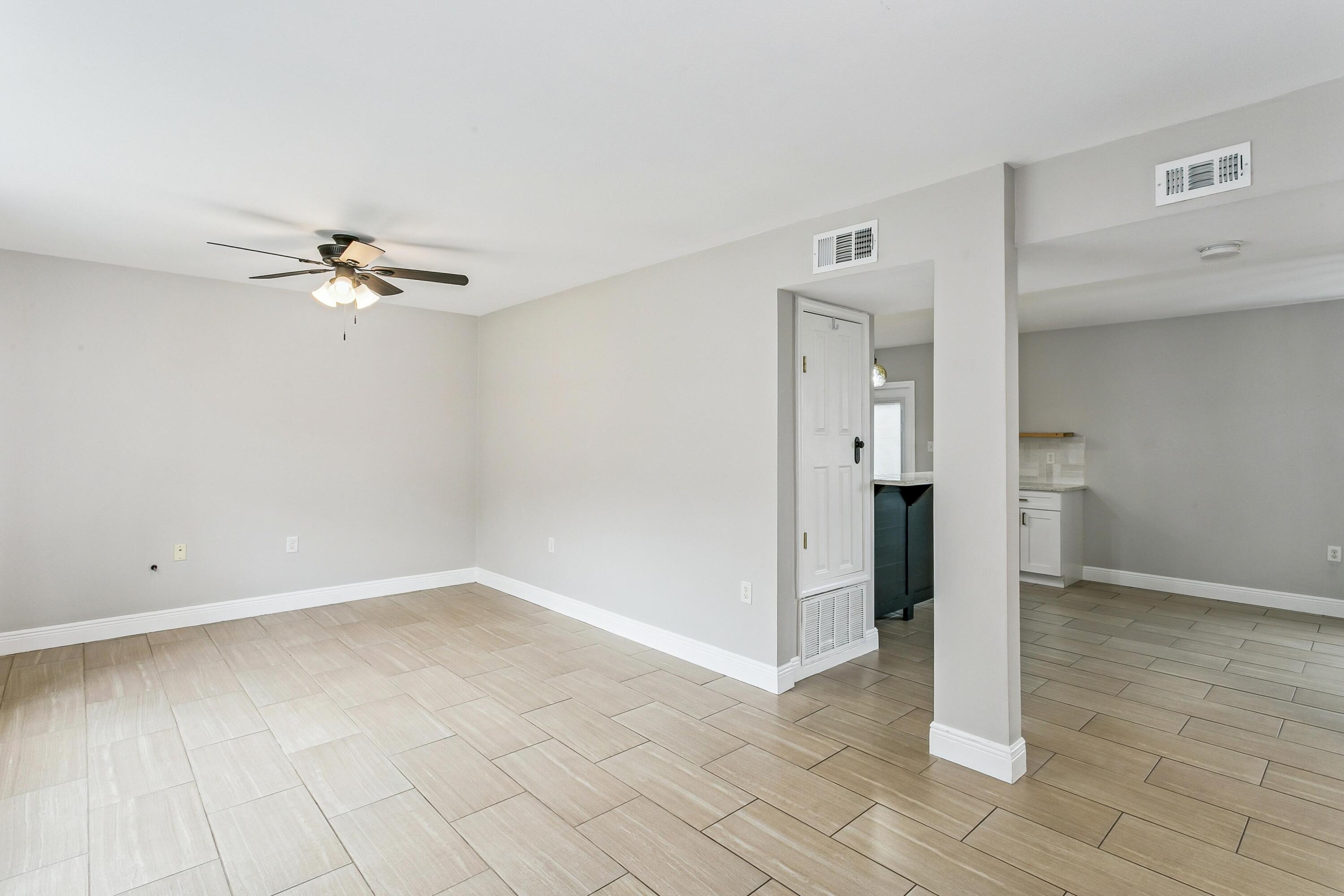 CASA LOMA S/D LOT 20 BLK 4 LESS W 3 FT - Residential