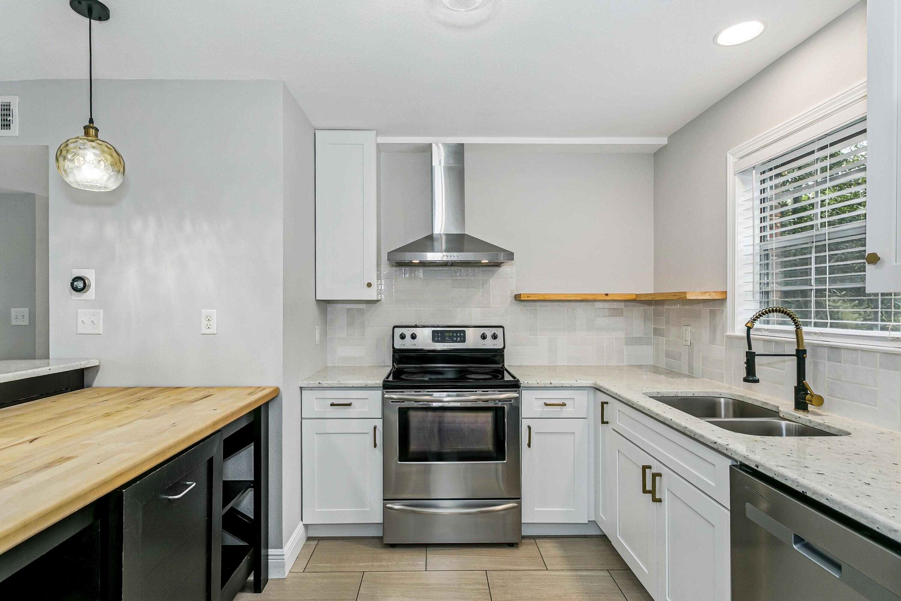 CASA LOMA S/D LOT 20 BLK 4 LESS W 3 FT - Residential