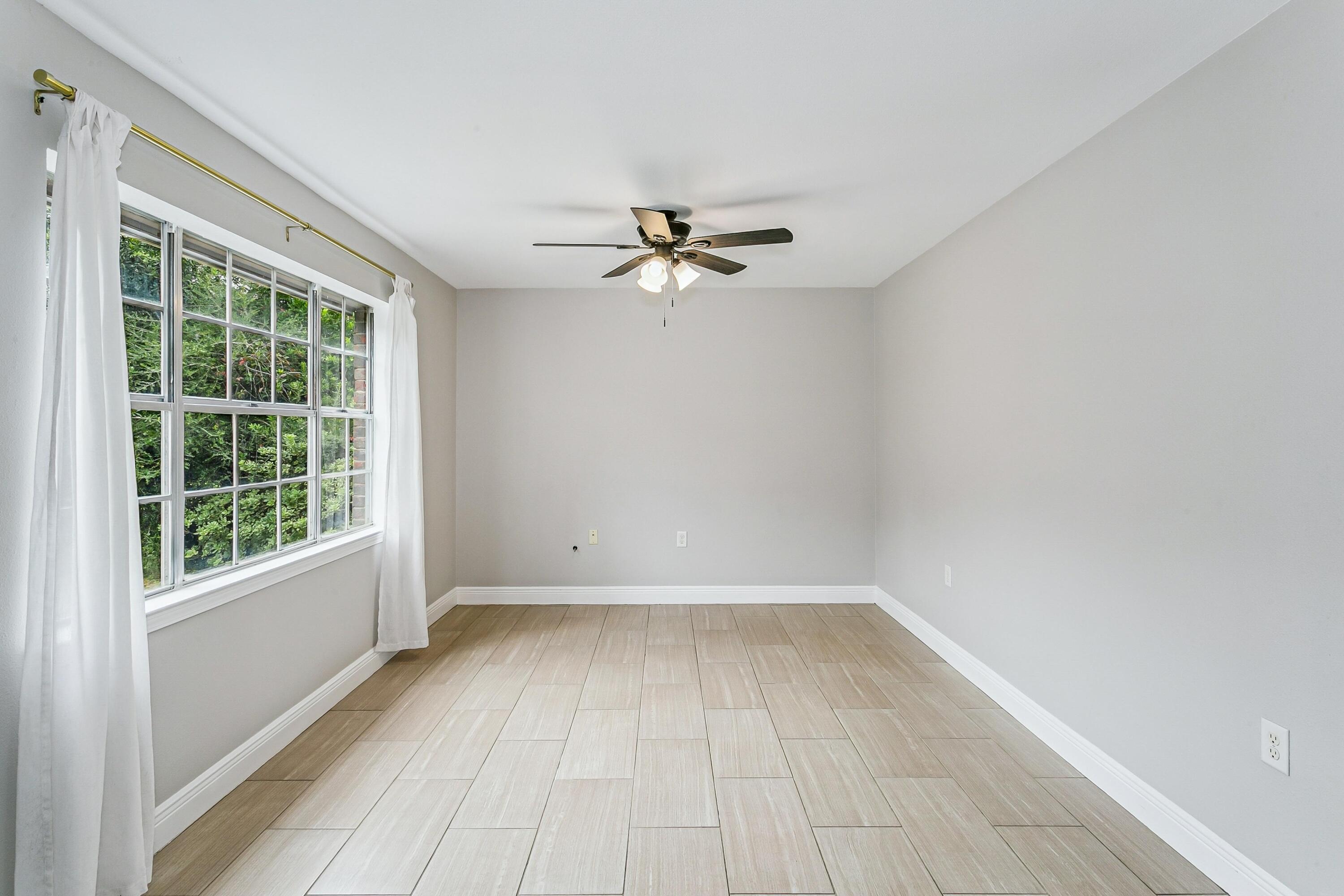 CASA LOMA S/D LOT 20 BLK 4 LESS W 3 FT - Residential