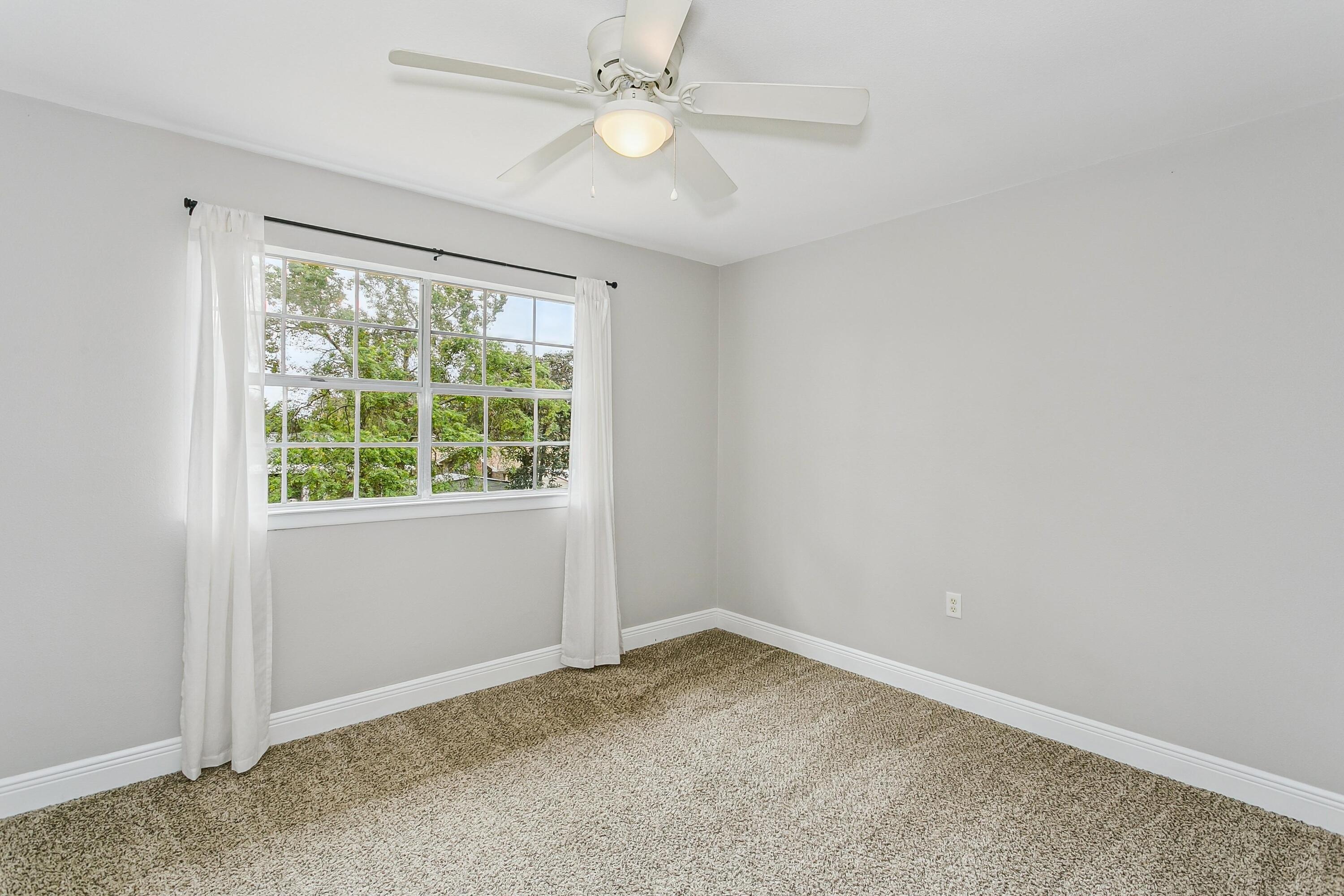 CASA LOMA S/D LOT 20 BLK 4 LESS W 3 FT - Residential