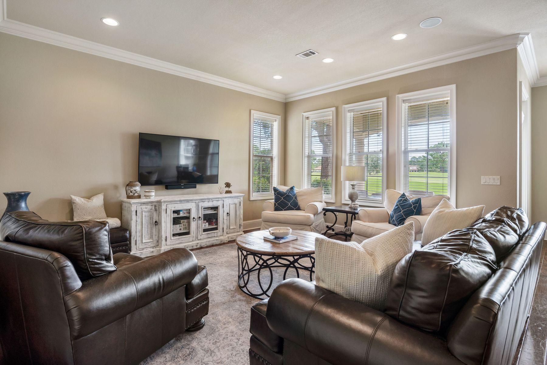 VILLA LAGO - Residential