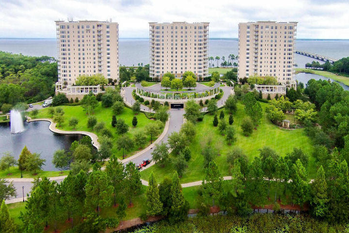 This spacious three bedroom three bath 3415 SQFT Darlington unit is located in the more desirable west building of One Water Place. The unit features Viking stainless steel appliances ,quality fixtures and upgraded cabinets. Amazing golf course and Bay views to the north and greenbelt westerly views. OWP features a 5000 SQ FT state of the art fitness center with saunas, steam rooms, spa, outdoor heated pool and hot tub. There is a dog park, waterfalls, bocce courts, walking trails, putting green, billiards and card rooms, potting room, garden plots, hobby room and numerous party rooms and entertaining areas.
