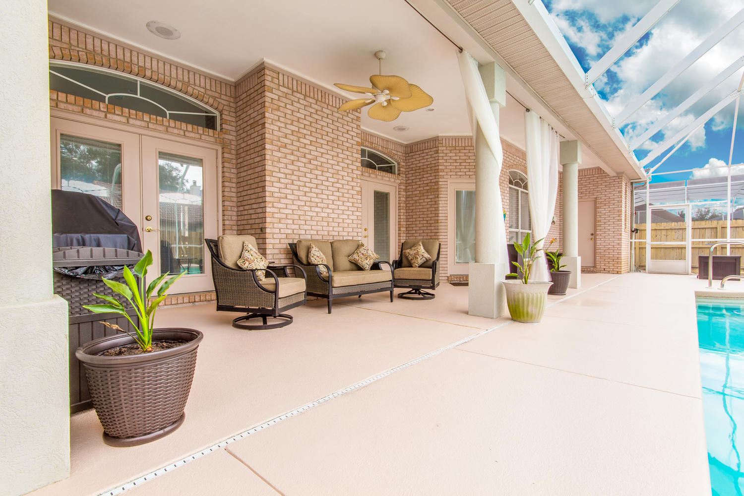 POMPHREY MANOR - Residential