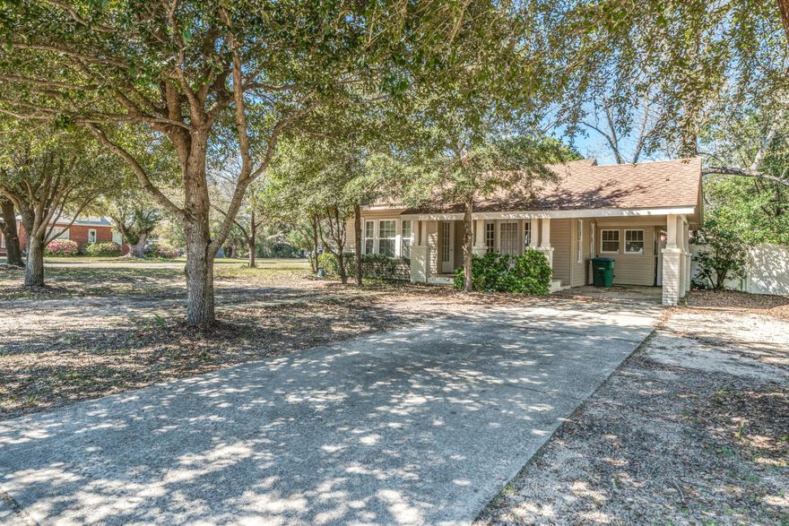 Beautiful place to start your business or to relocate an existing business. Within walking distance to downtown Crestview and the Okaloosa County Courthouse. Great opportunity for your business located on a nice corner lot. Contact me today for a private showing and more information.