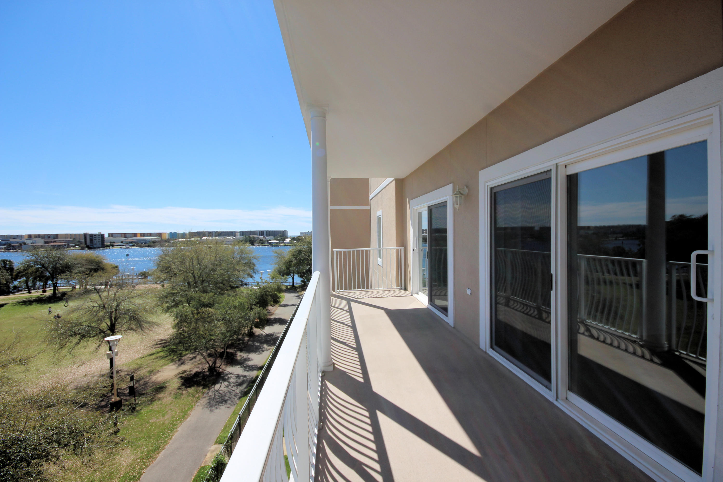 INDIANOLA ON THE WATER - Residential