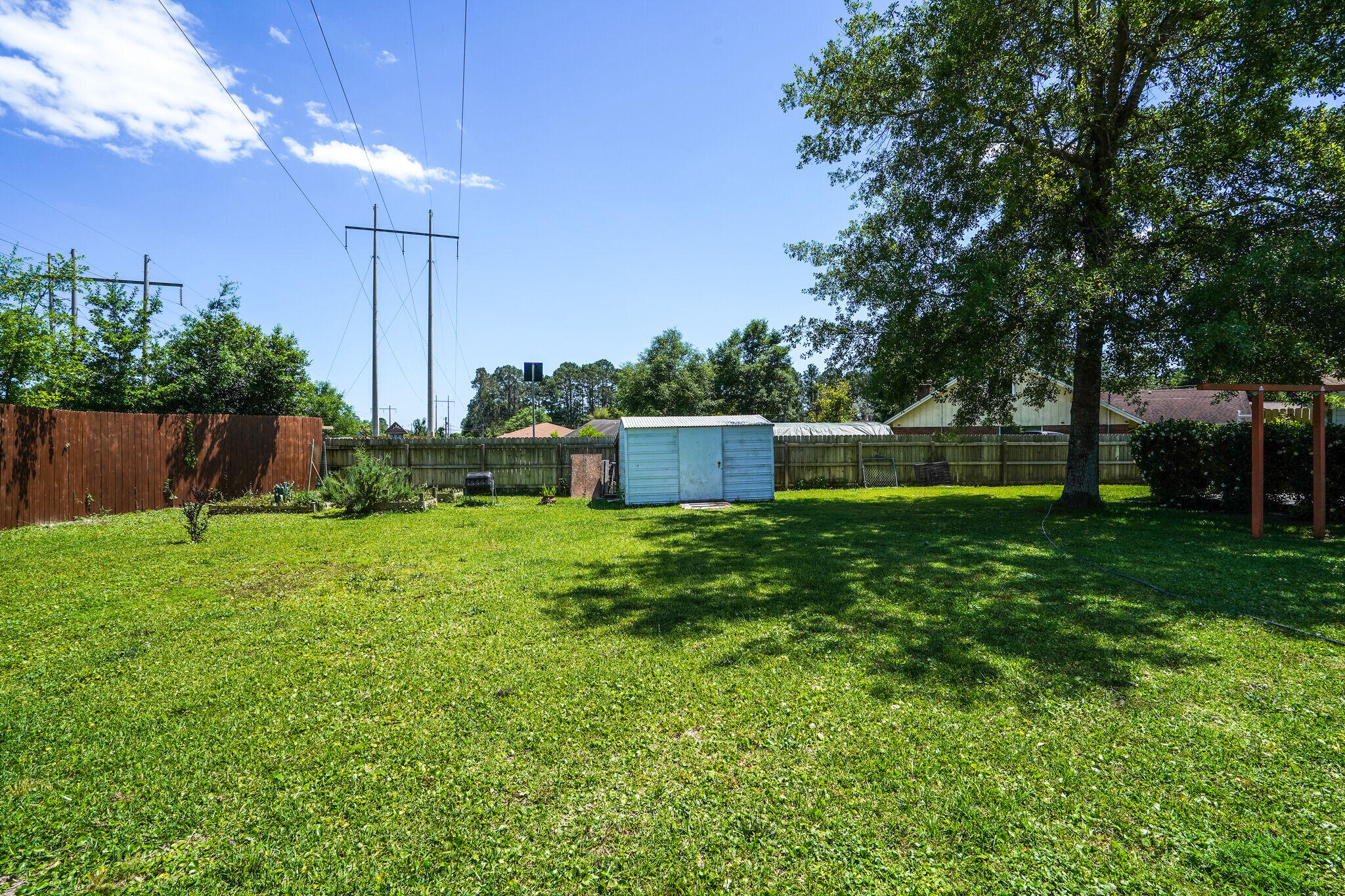 TANGLEWOOD S/D 1ST ADDN - Residential Lease