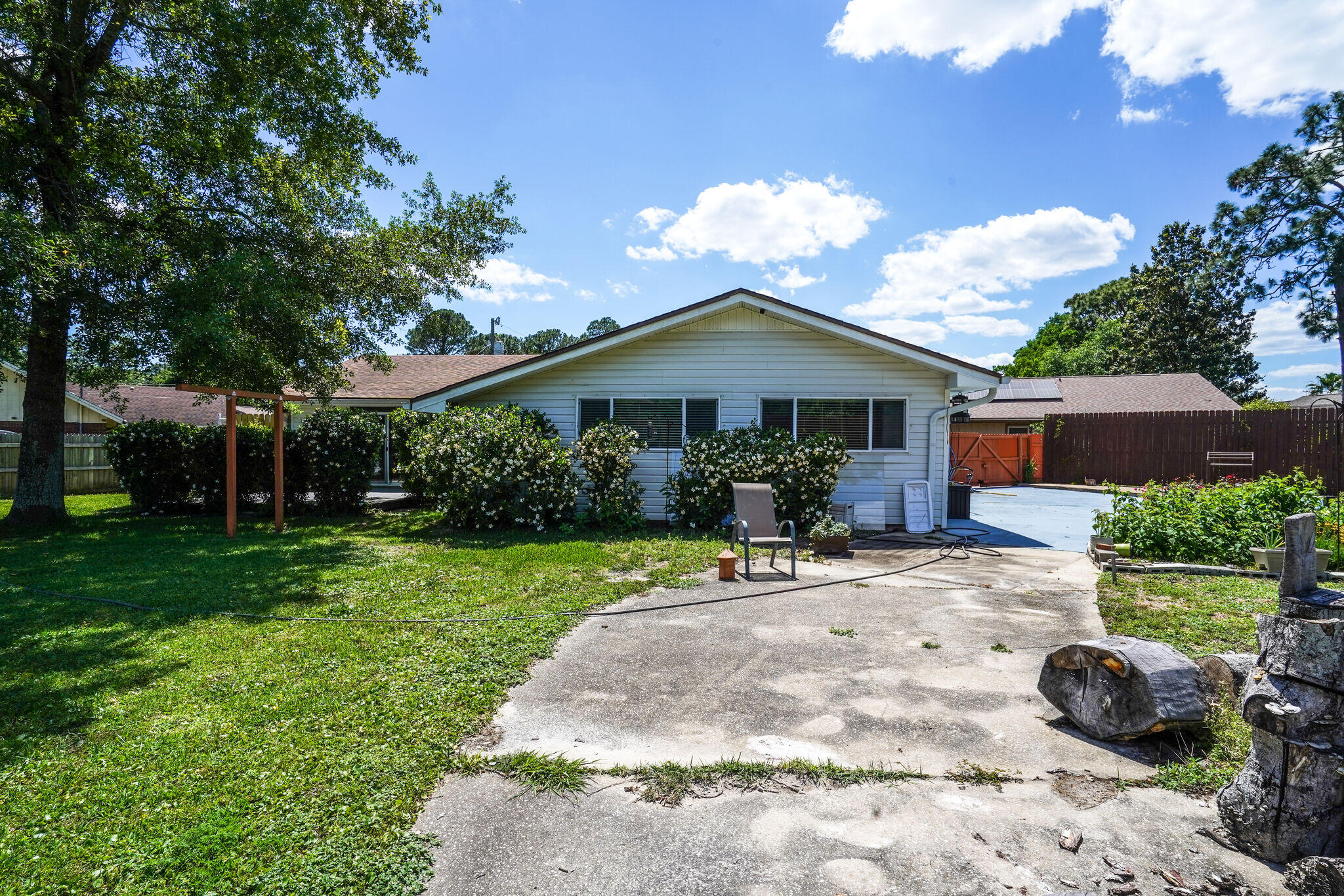 TANGLEWOOD S/D 1ST ADDN - Residential Lease