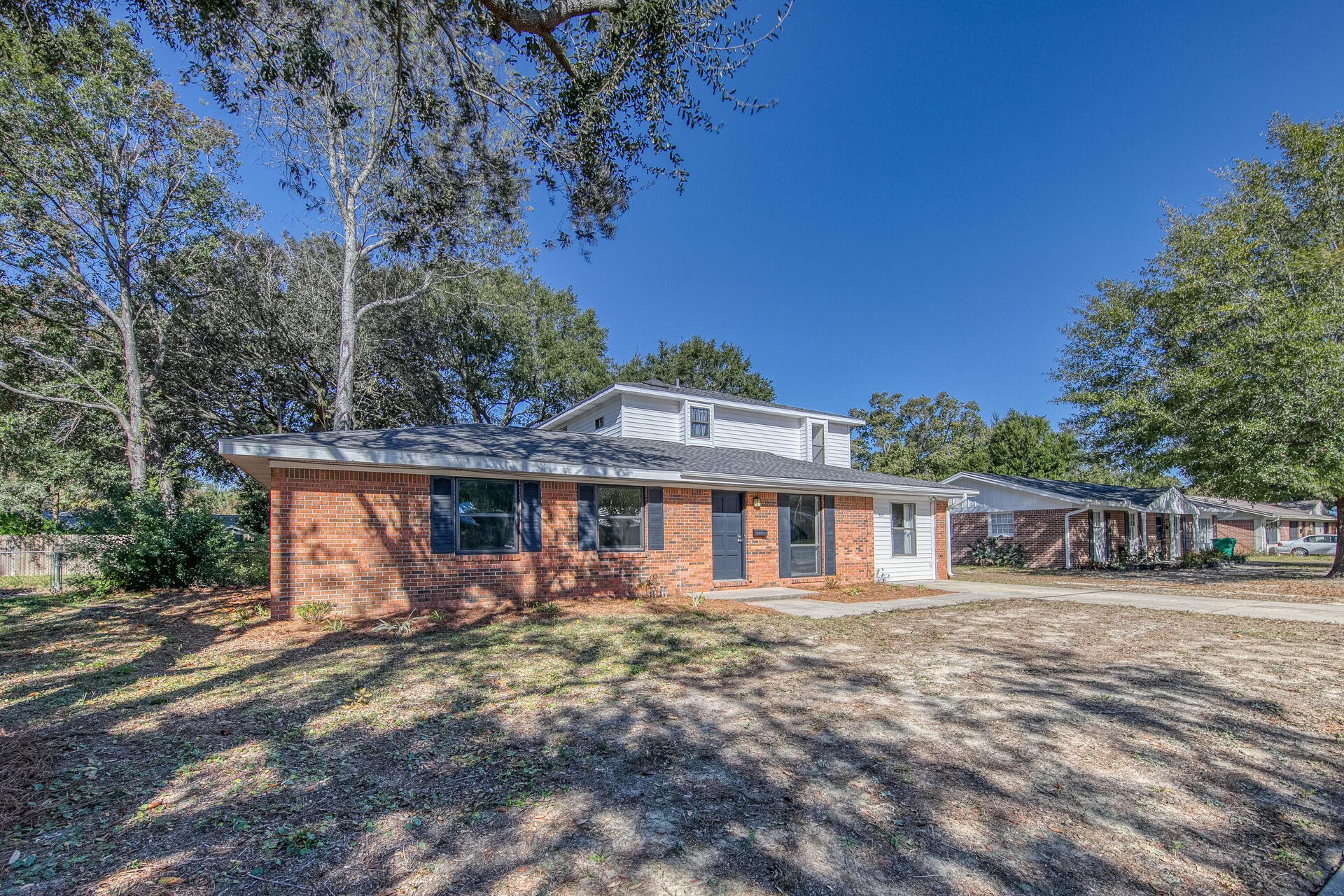 CAROL ANNE MANOR - Residential