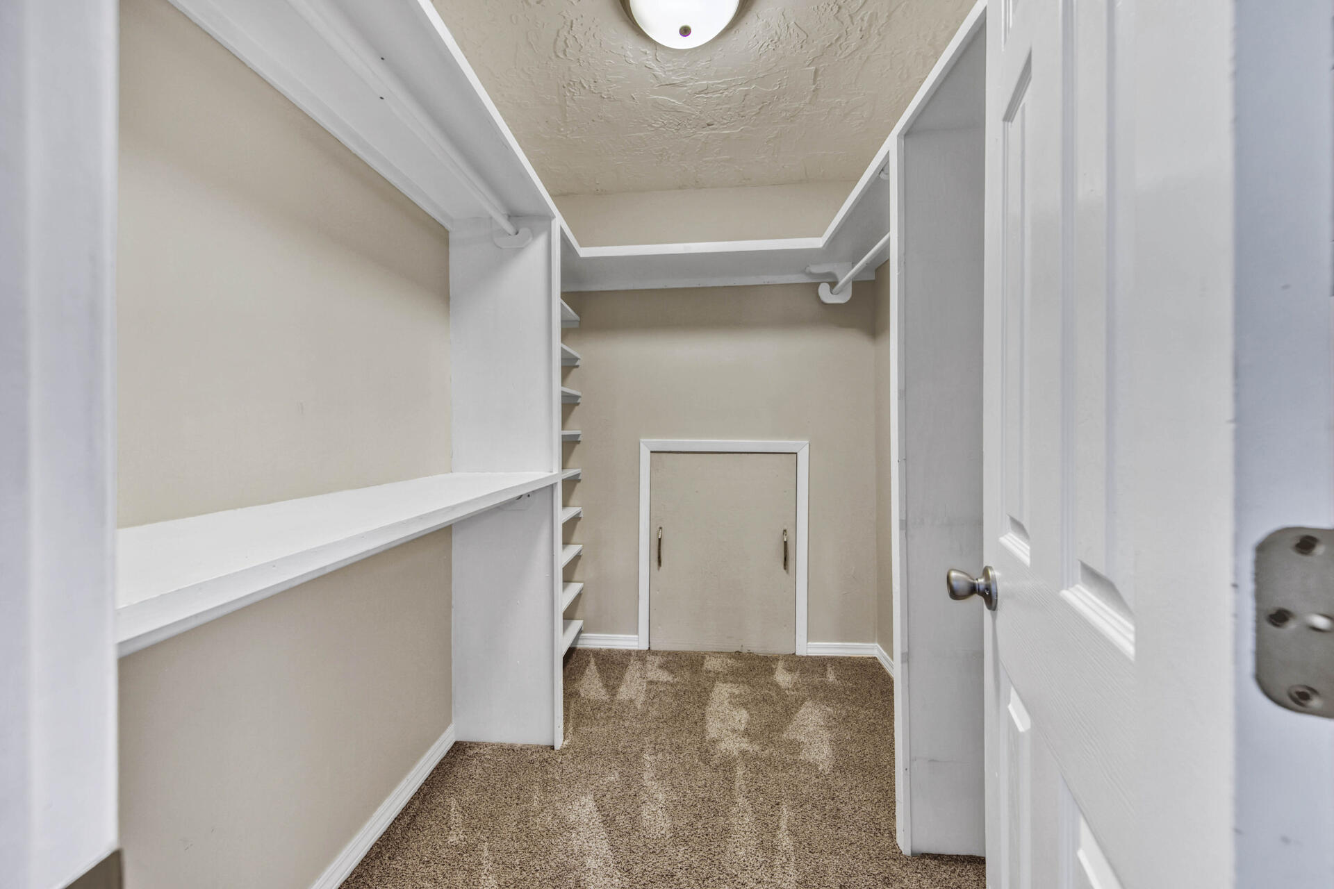 CAROL ANNE MANOR - Residential