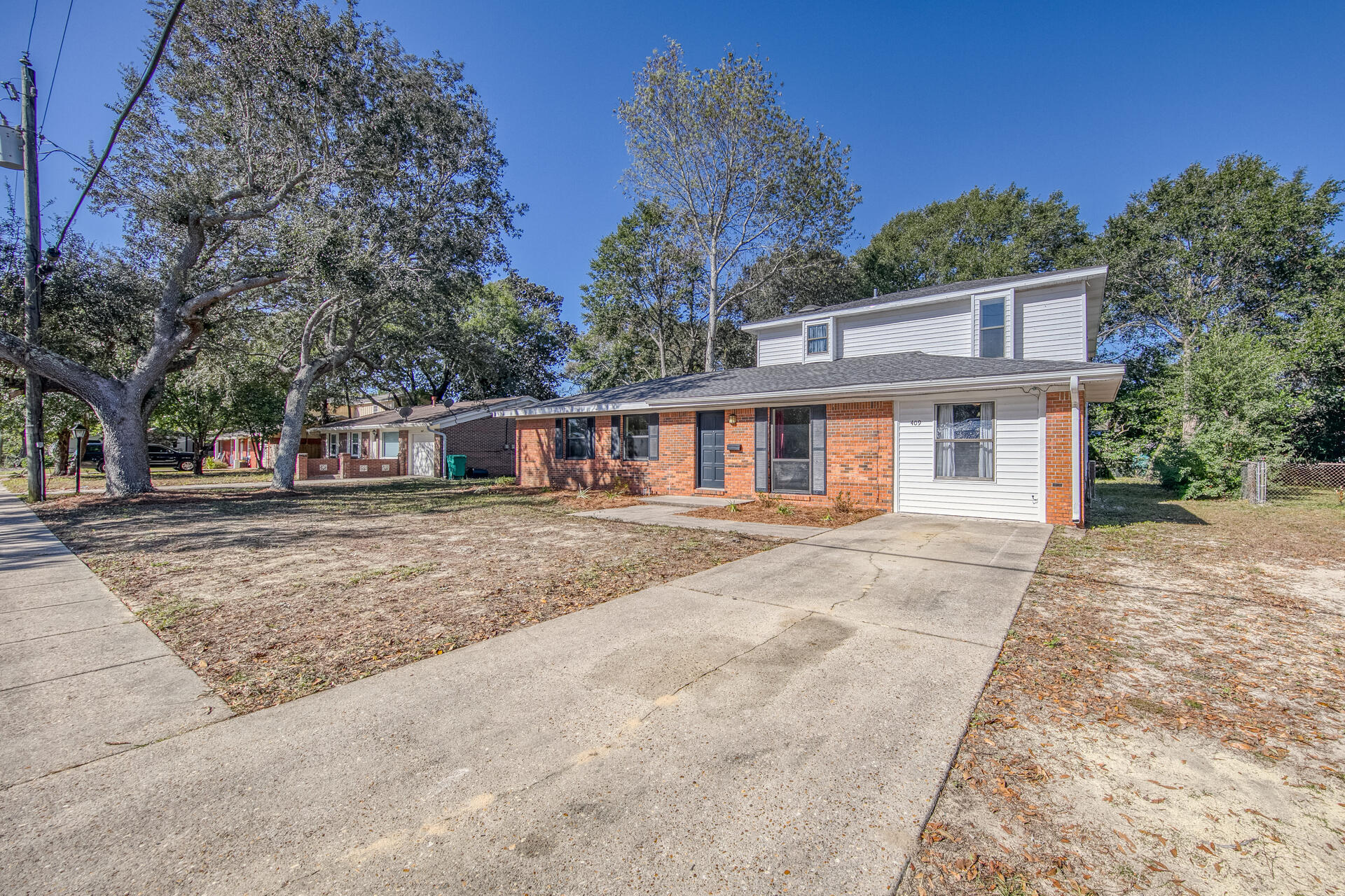 CAROL ANNE MANOR - Residential