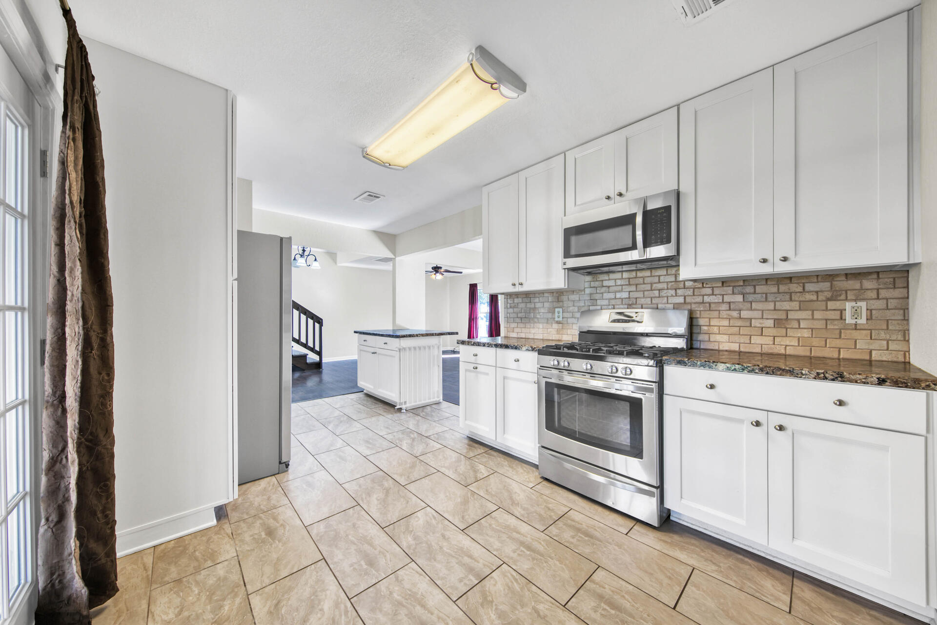 CAROL ANNE MANOR - Residential