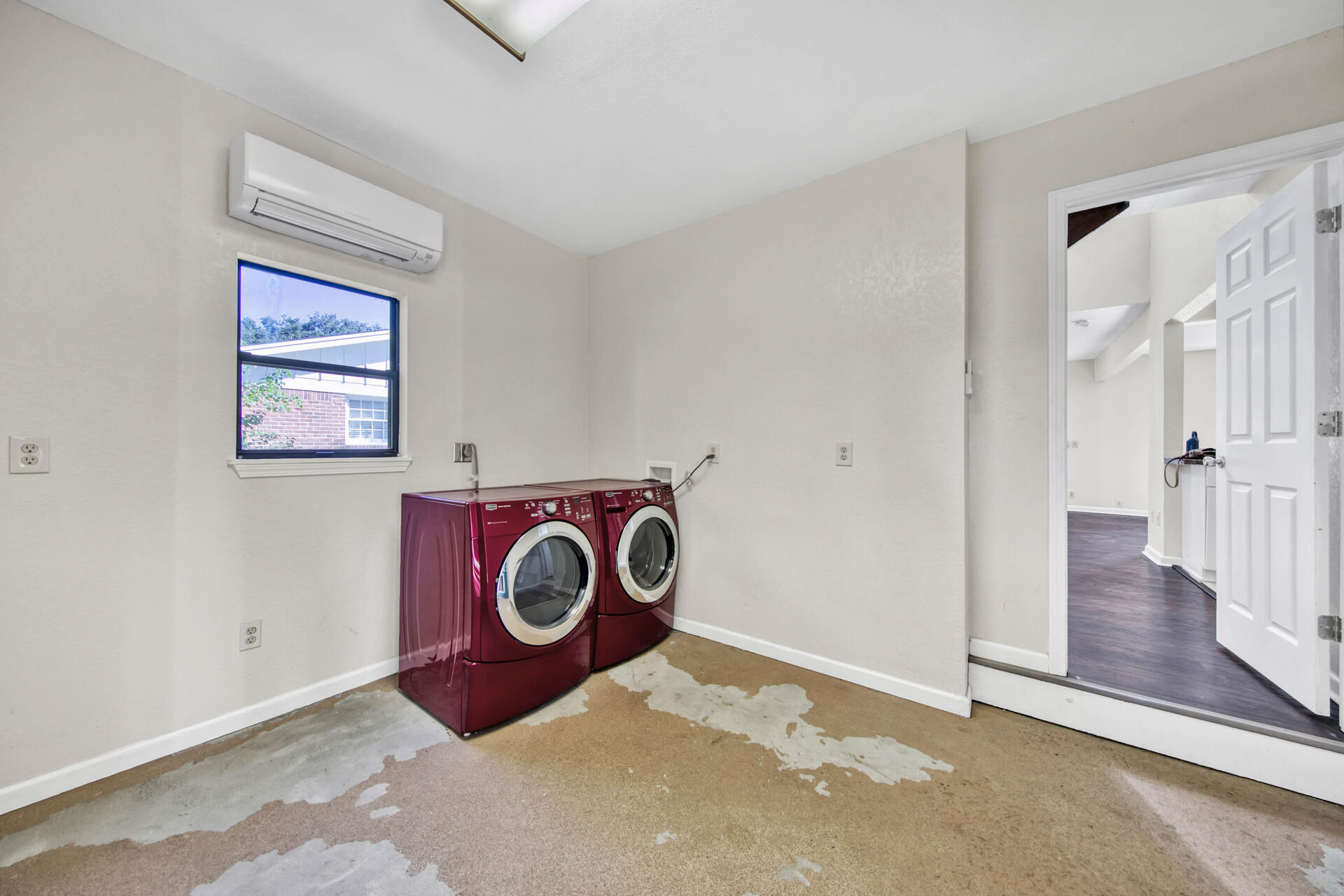 CAROL ANNE MANOR - Residential