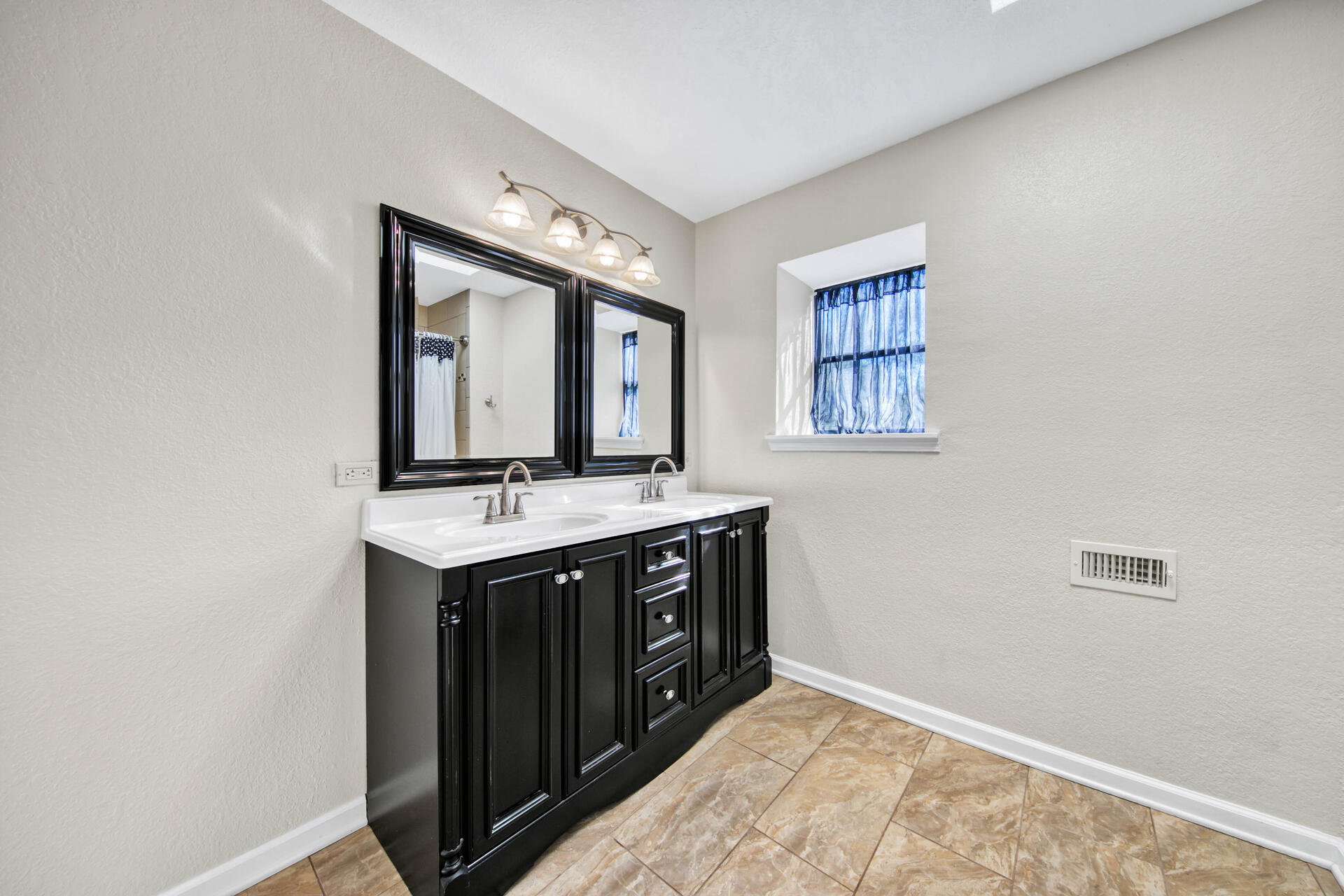 CAROL ANNE MANOR - Residential