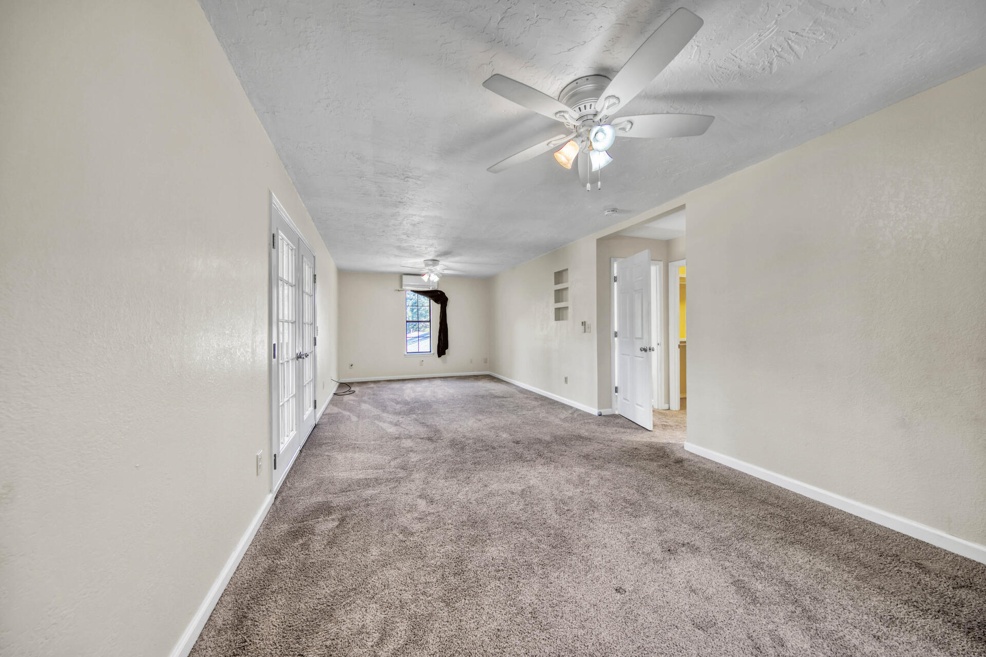 CAROL ANNE MANOR - Residential