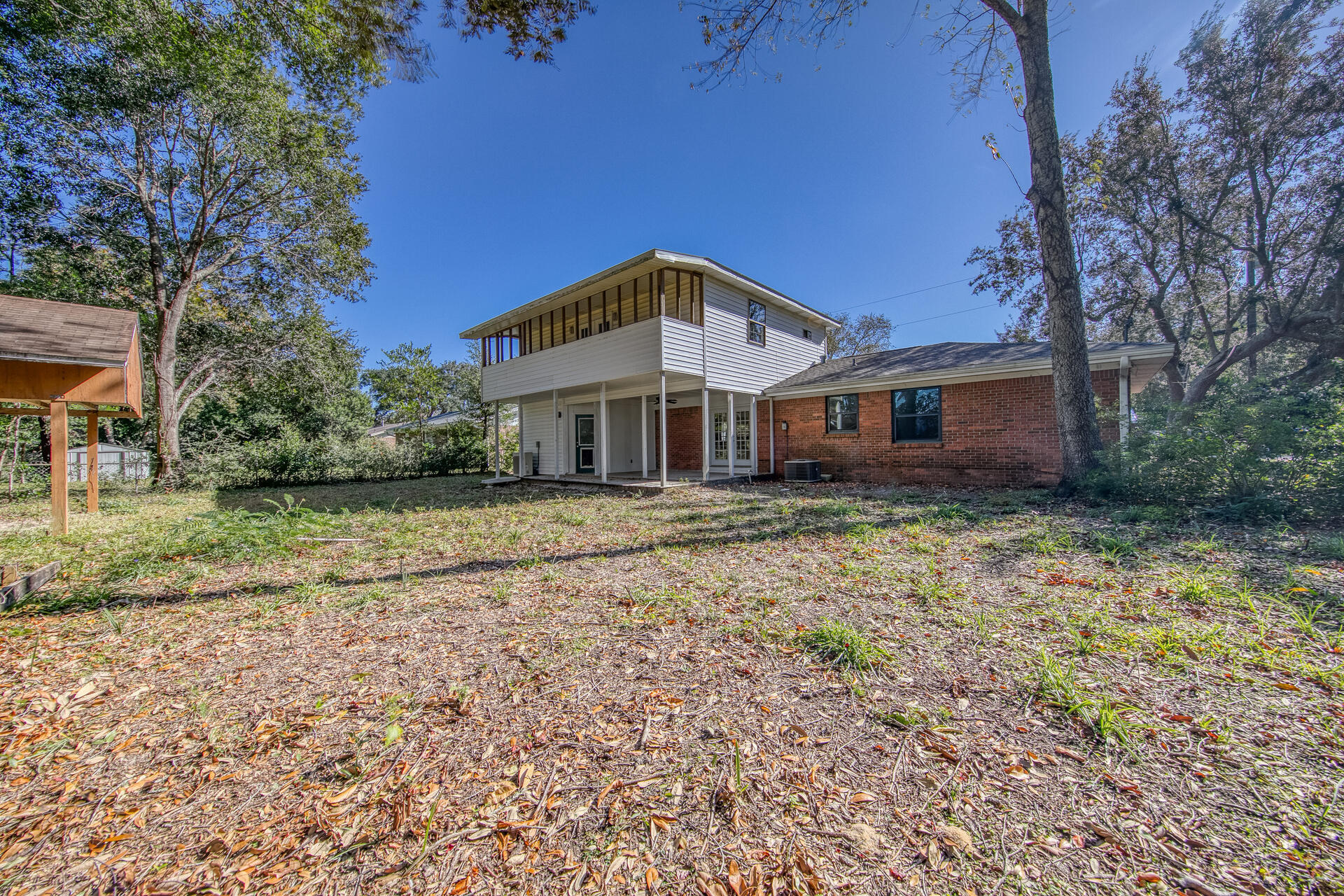 CAROL ANNE MANOR - Residential