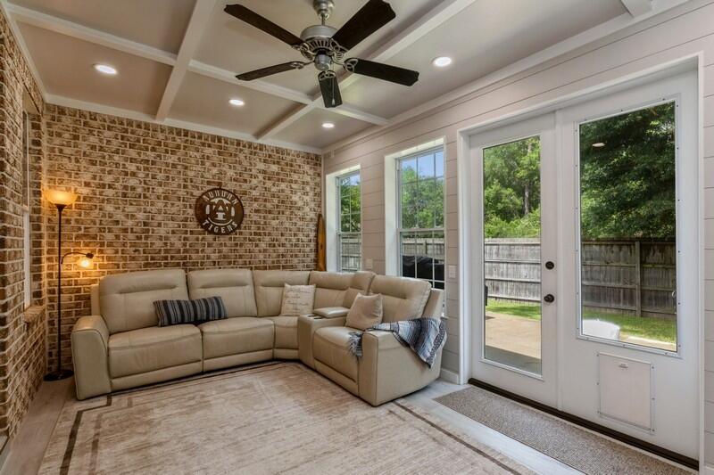 THE STABLES AT ROCKY BAYOU - Residential