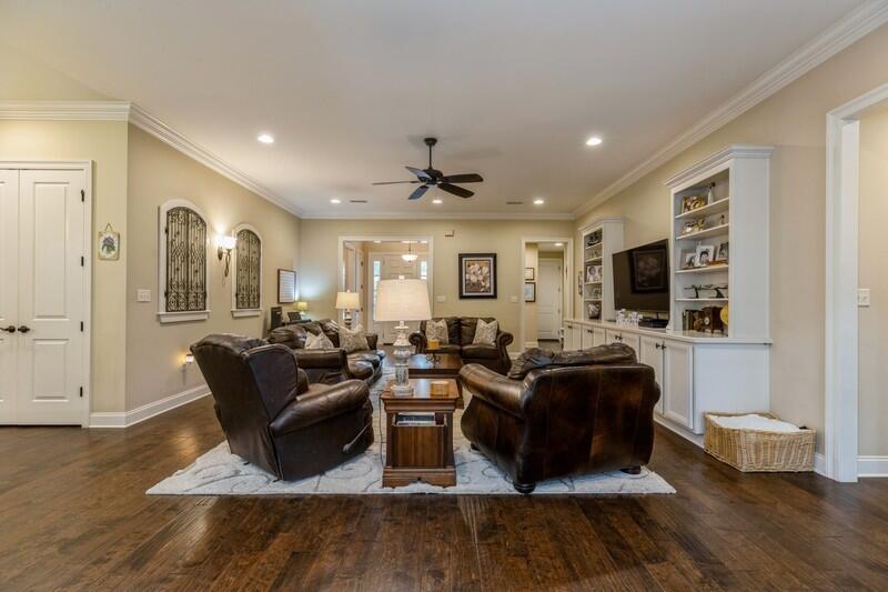 THE STABLES AT ROCKY BAYOU - Residential
