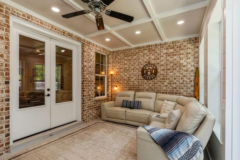 THE STABLES AT ROCKY BAYOU - Residential