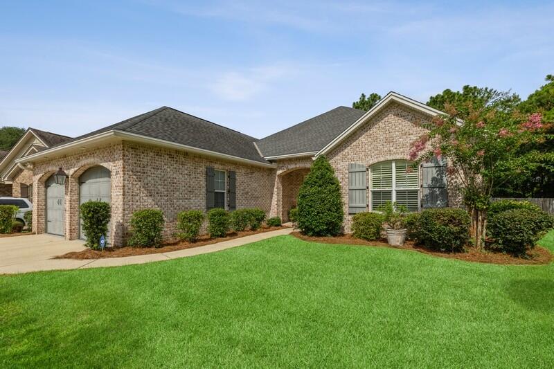 THE STABLES AT ROCKY BAYOU - Residential