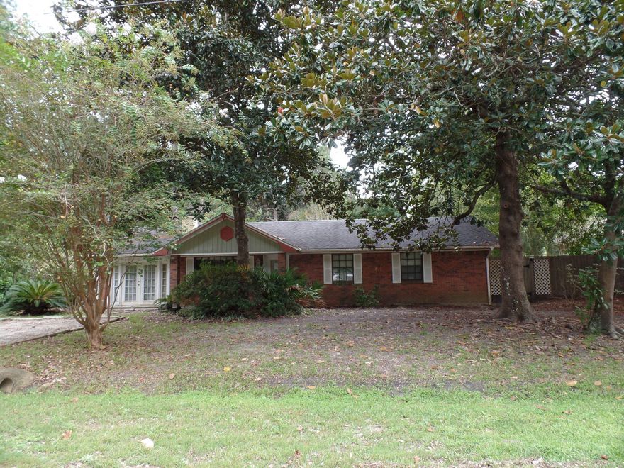 REO - Nice 4/2 brick home on large lot in a good location in Santa Rosa Beach just North of Hwy 98 off of 393. Features of this home include a brick fireplace in the living room, bright spacious sunroom, newer AC, laundry room, and nice fenced back yard. Close to the beach, shopping, schools, restaurants and much more. Come see this one today!!