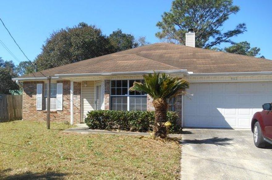 REO ~ This 3 Bd / 2 Ba home offers lots of potential for starter home or rental investment opportunity. The home offers laminate & tile flooring through out the main living areas. There is a large screened back porch that offers plenty of space for out door living. Don't miss out on this great opportunity. Prior to seller receipt & approval of the full title package from foreclosure, title to the Property will be conveyed by a quit claim deed.