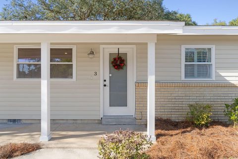 A home in Mary Esther