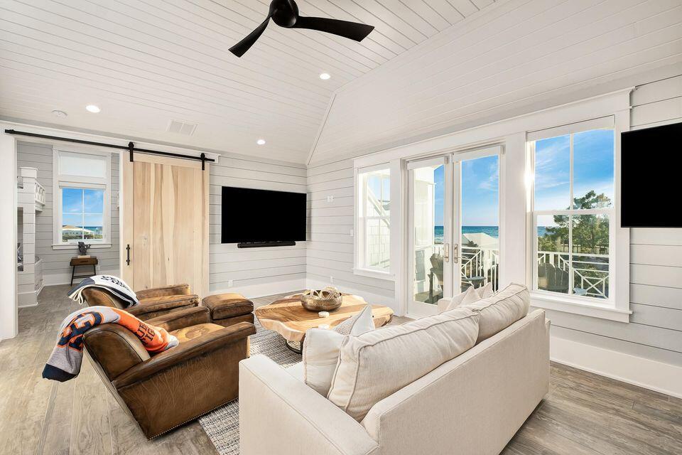 BEACH HIGHLAND - Residential