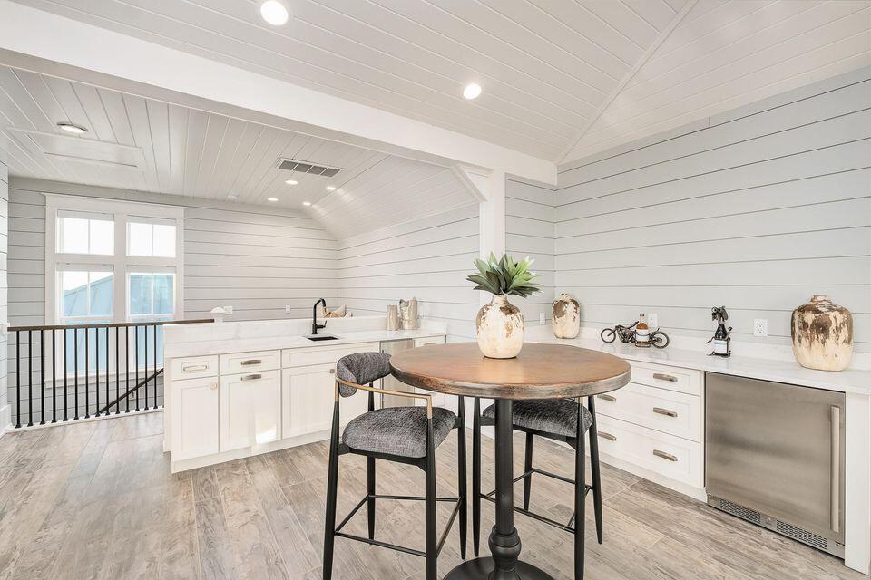 BEACH HIGHLAND - Residential