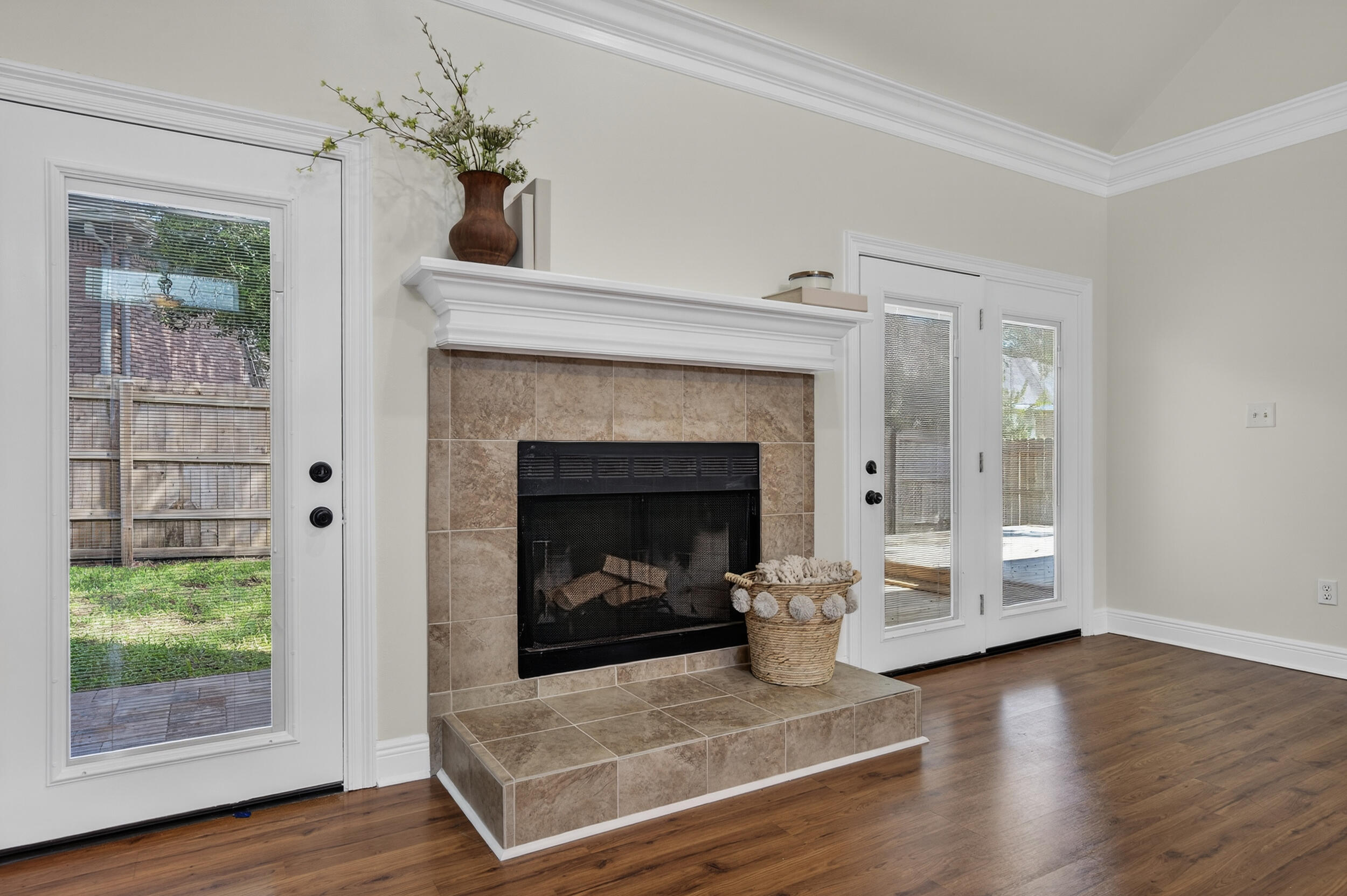 LAKE POINTE - Residential