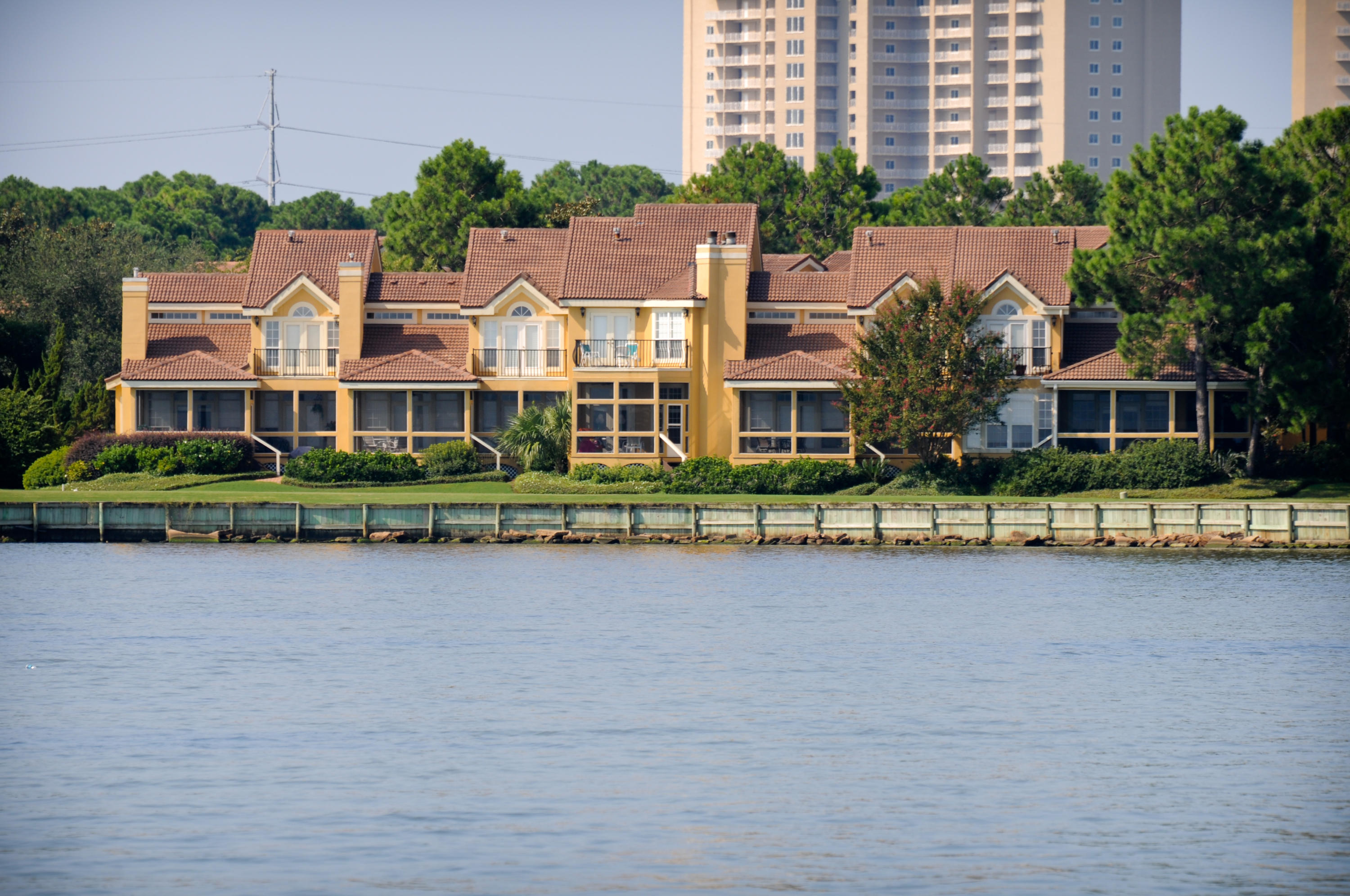 VANTAGE POINTE - Residential Lease