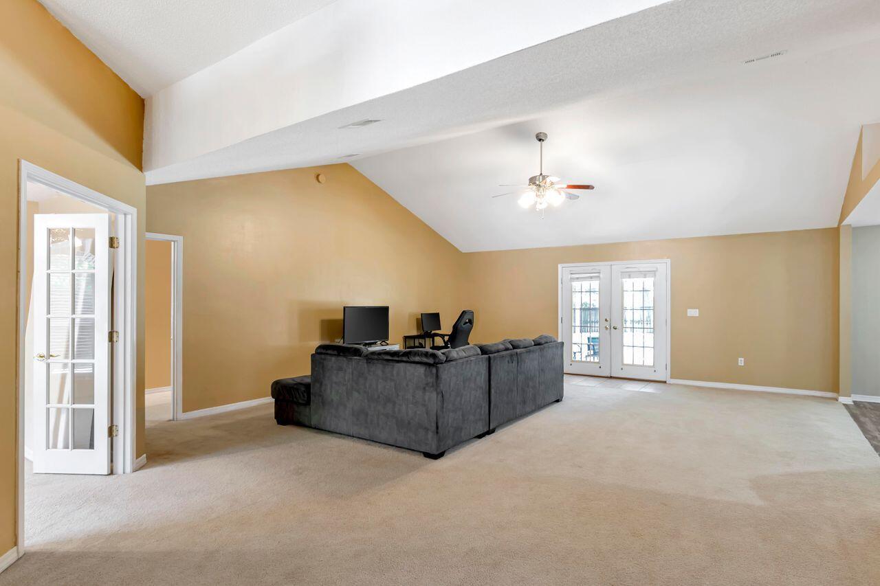 COUNTRY CLUB ESTATES 1 OF CRESTVIEW - Residential