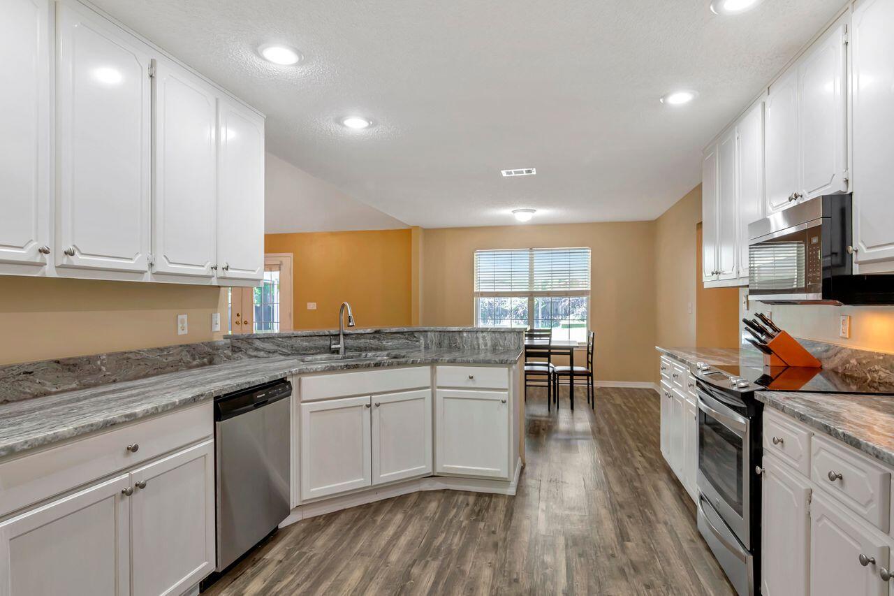 COUNTRY CLUB ESTATES 1 OF CRESTVIEW - Residential