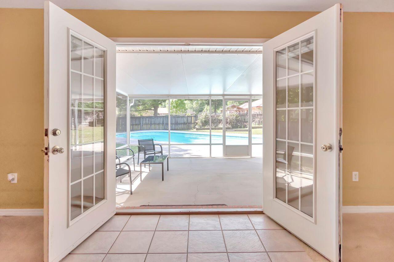 COUNTRY CLUB ESTATES 1 OF CRESTVIEW - Residential