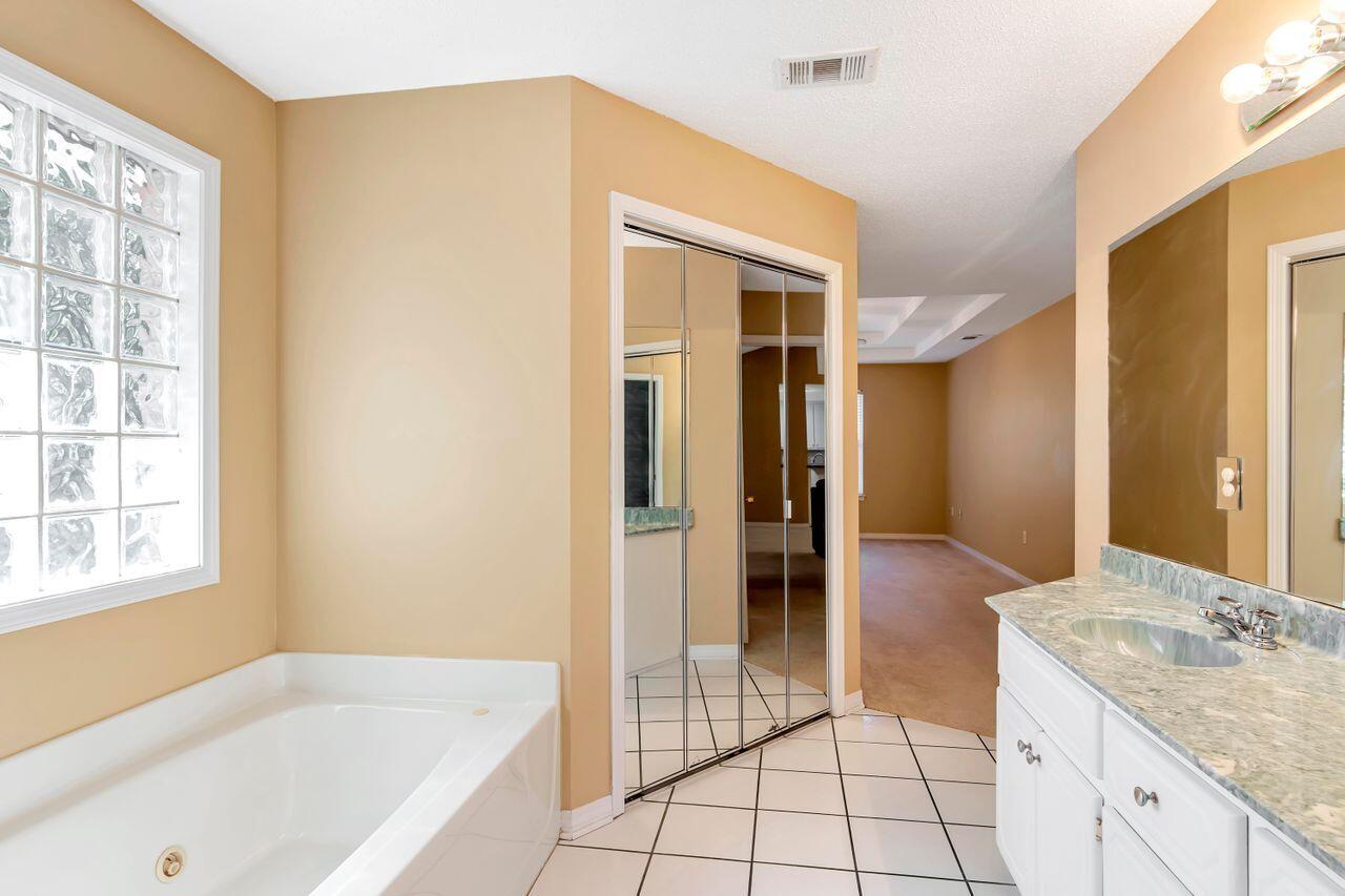 COUNTRY CLUB ESTATES 1 OF CRESTVIEW - Residential