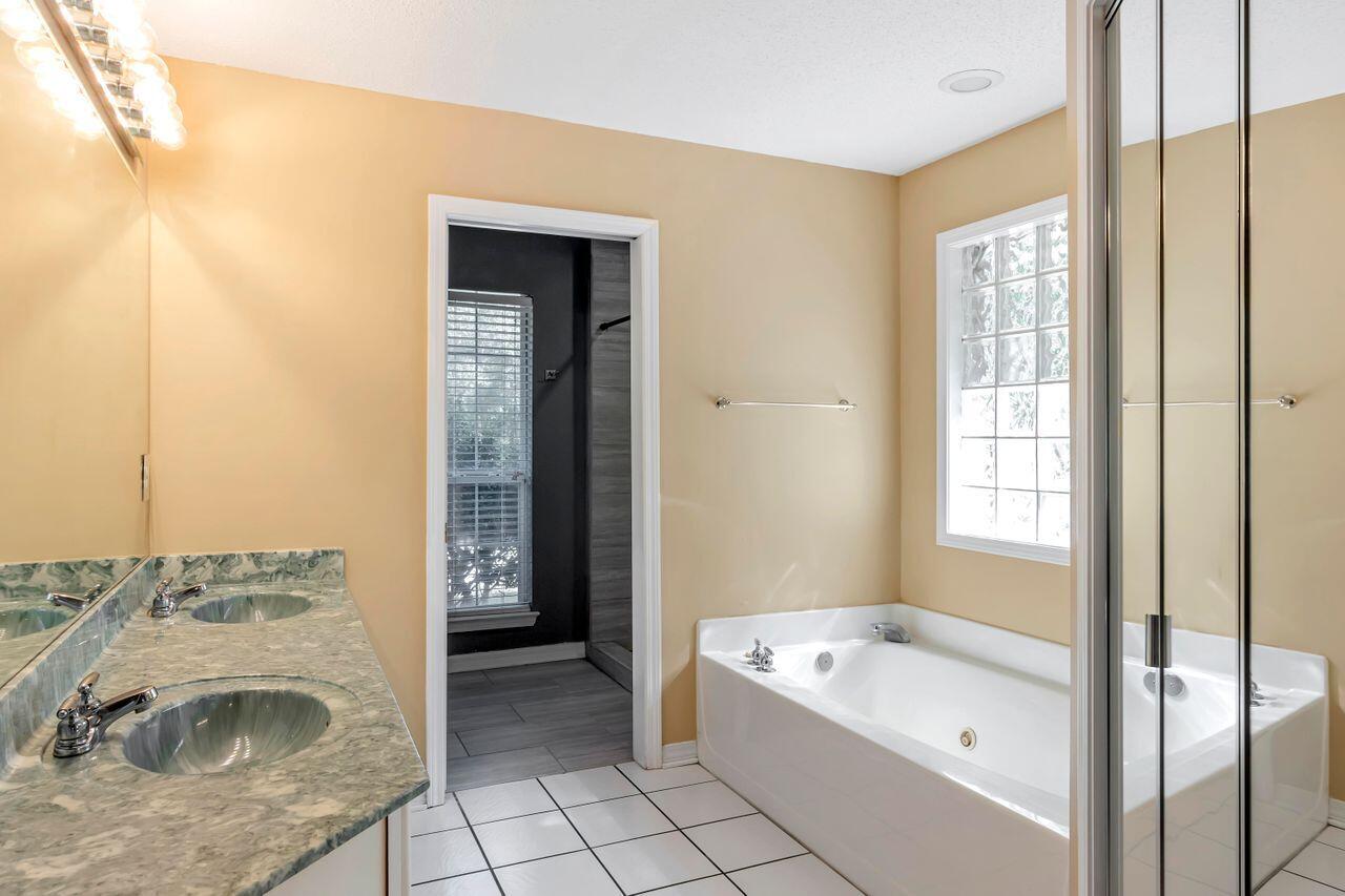 COUNTRY CLUB ESTATES 1 OF CRESTVIEW - Residential