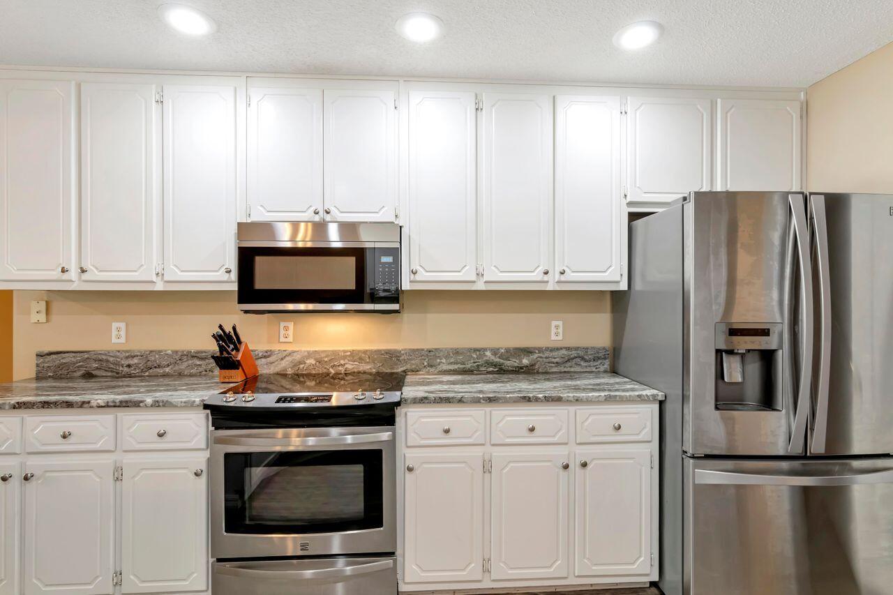 COUNTRY CLUB ESTATES 1 OF CRESTVIEW - Residential