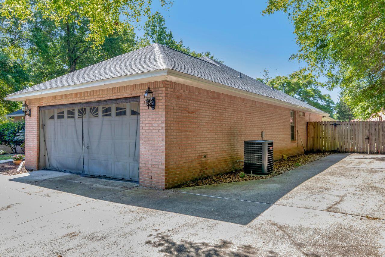 COUNTRY CLUB ESTATES 1 OF CRESTVIEW - Residential