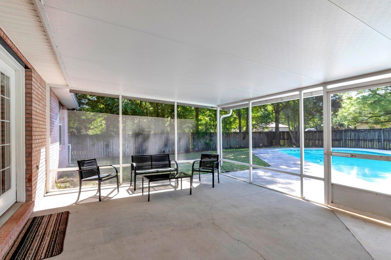 COUNTRY CLUB ESTATES 1 OF CRESTVIEW - Residential