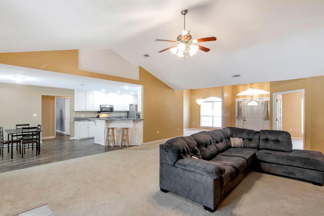 COUNTRY CLUB ESTATES 1 OF CRESTVIEW - Residential