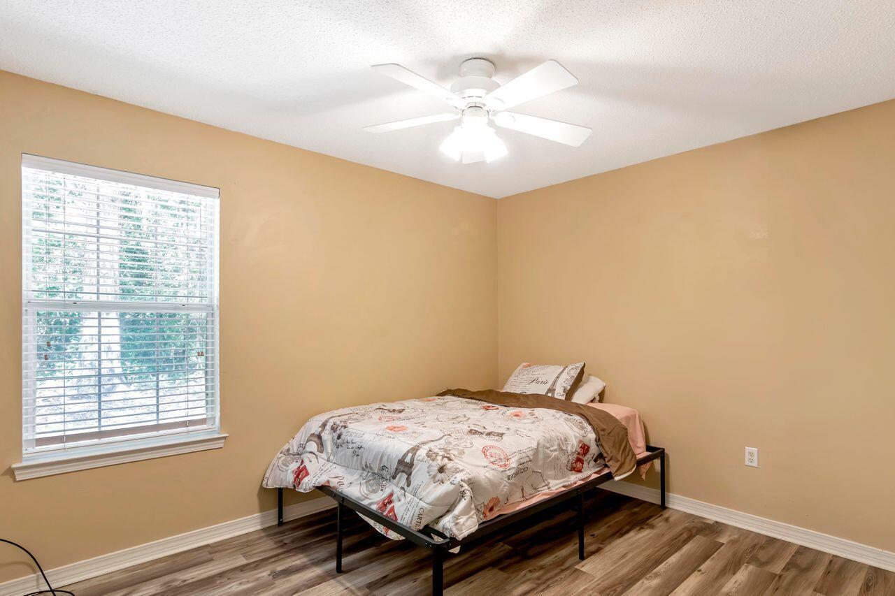 COUNTRY CLUB ESTATES 1 OF CRESTVIEW - Residential