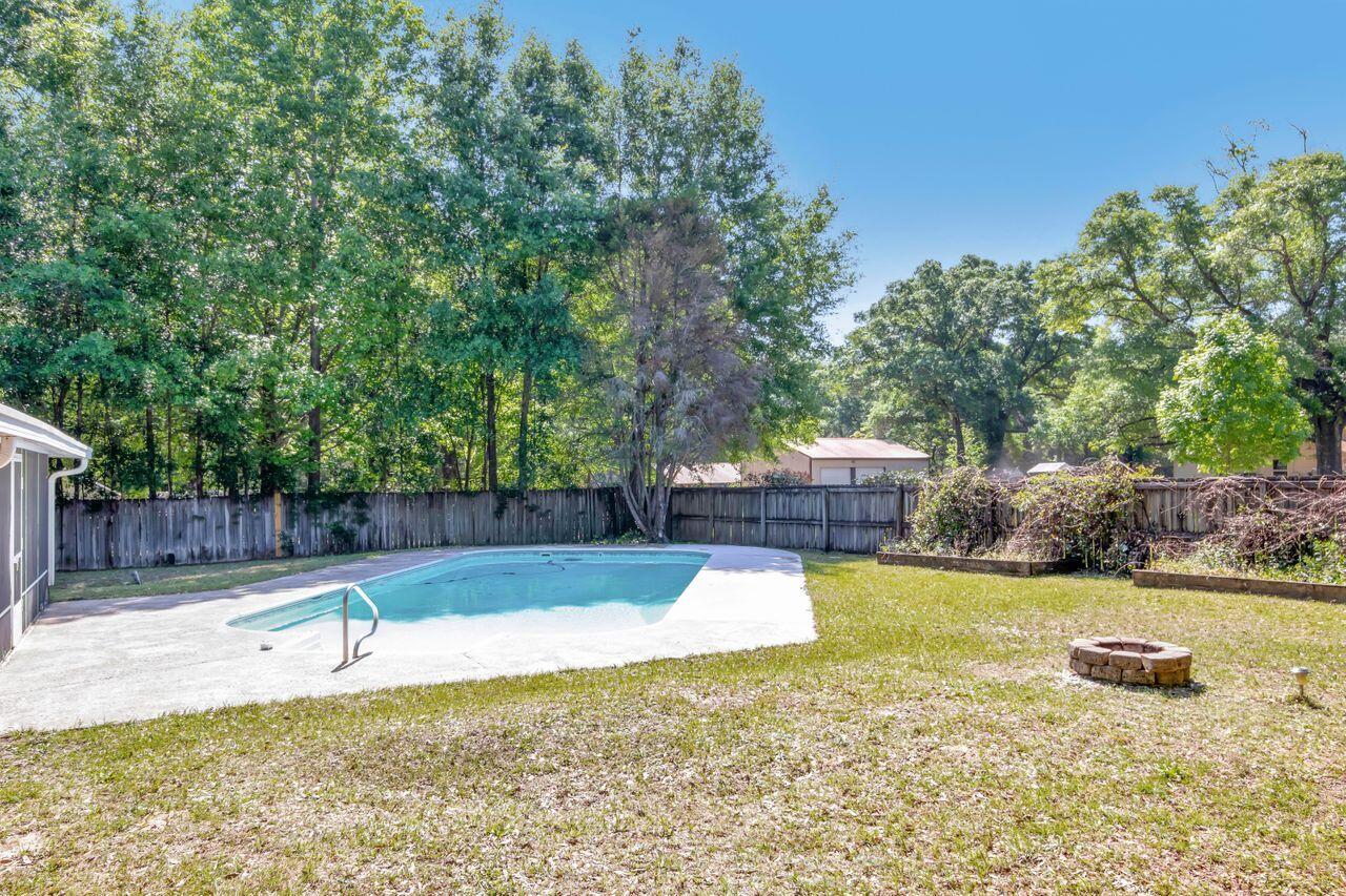 COUNTRY CLUB ESTATES 1 OF CRESTVIEW - Residential
