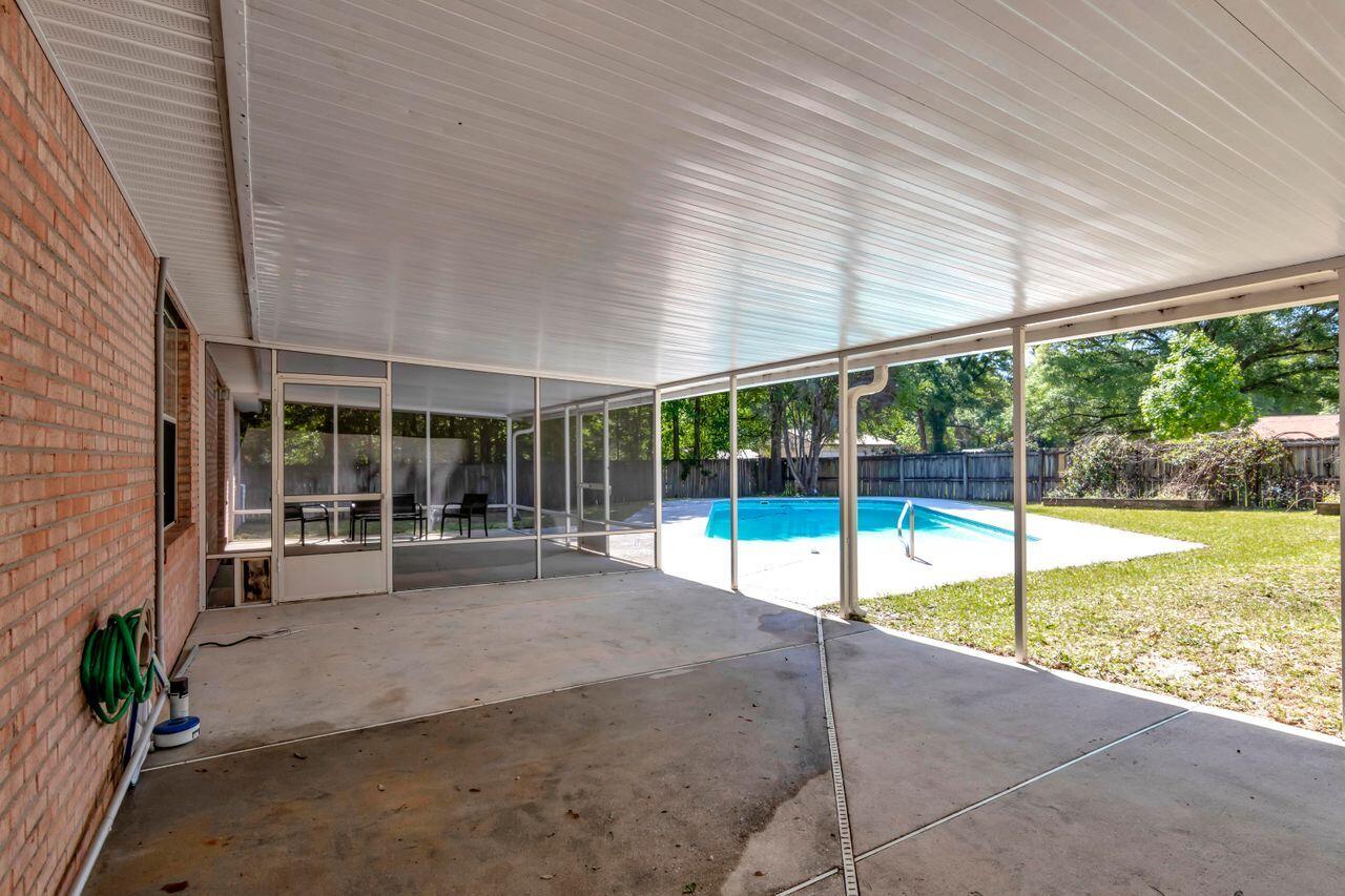 COUNTRY CLUB ESTATES 1 OF CRESTVIEW - Residential