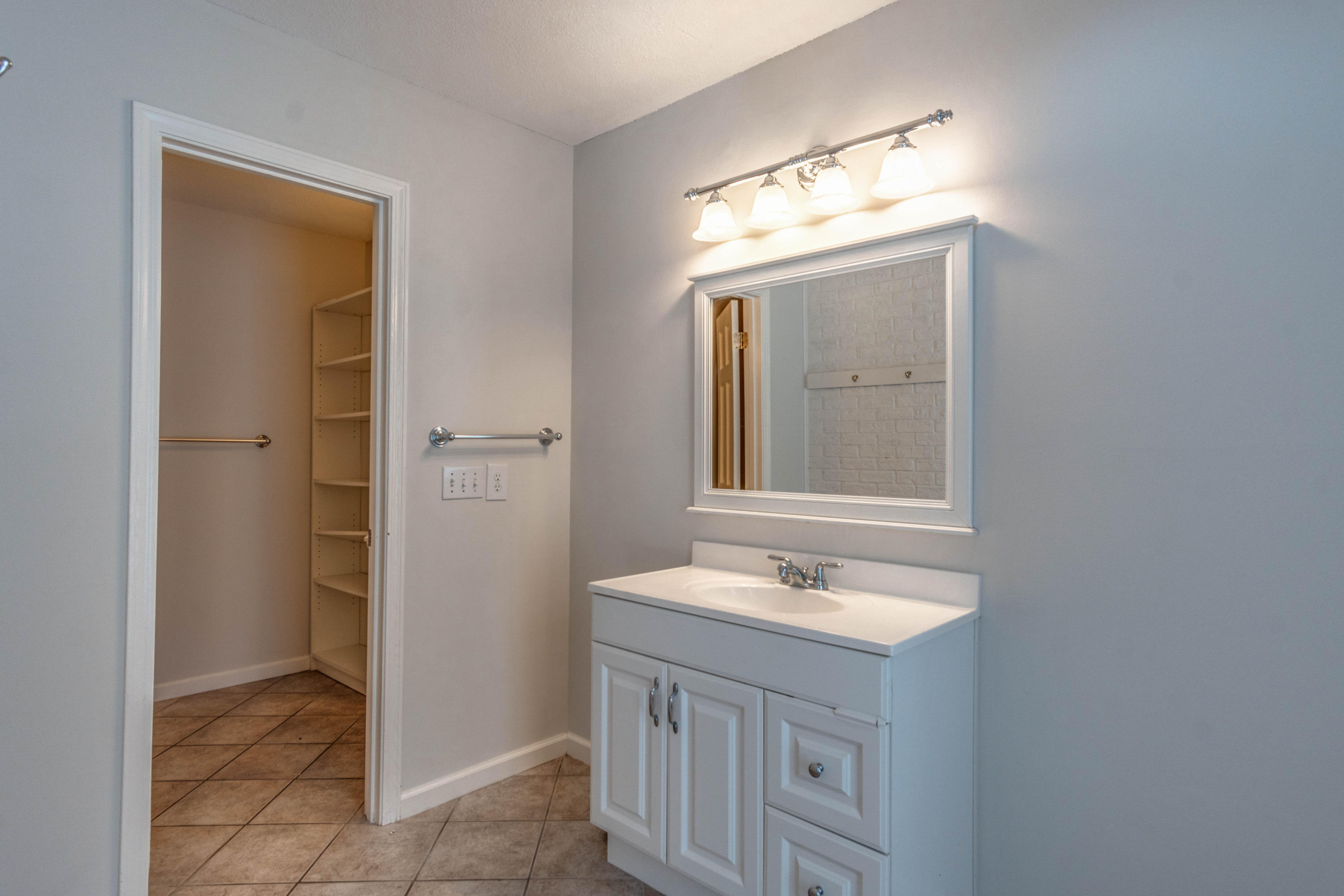 ST ANDREWS EAST BLUEWATER BAY - Residential