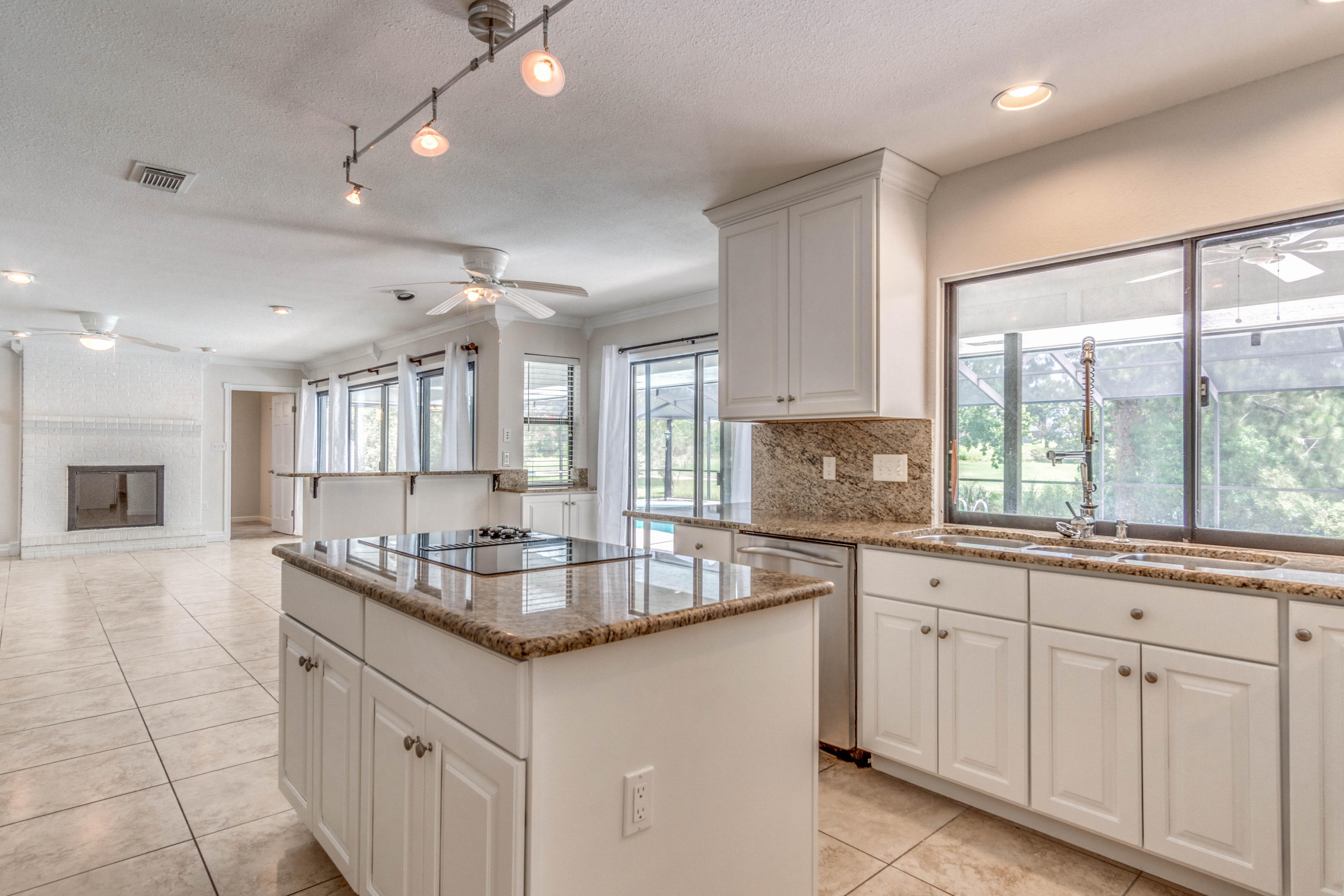 ST ANDREWS EAST BLUEWATER BAY - Residential